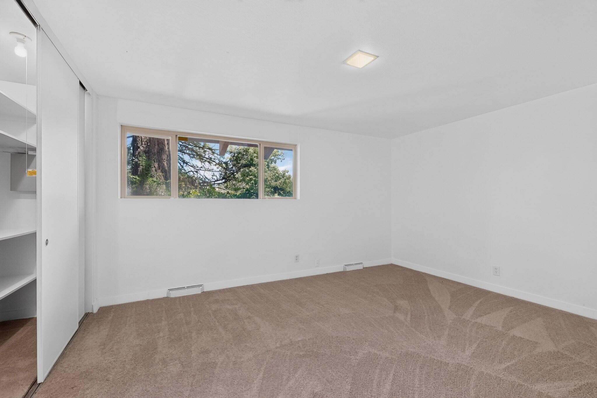 Photo 12 — 1001 Ridgecrest Drive SE