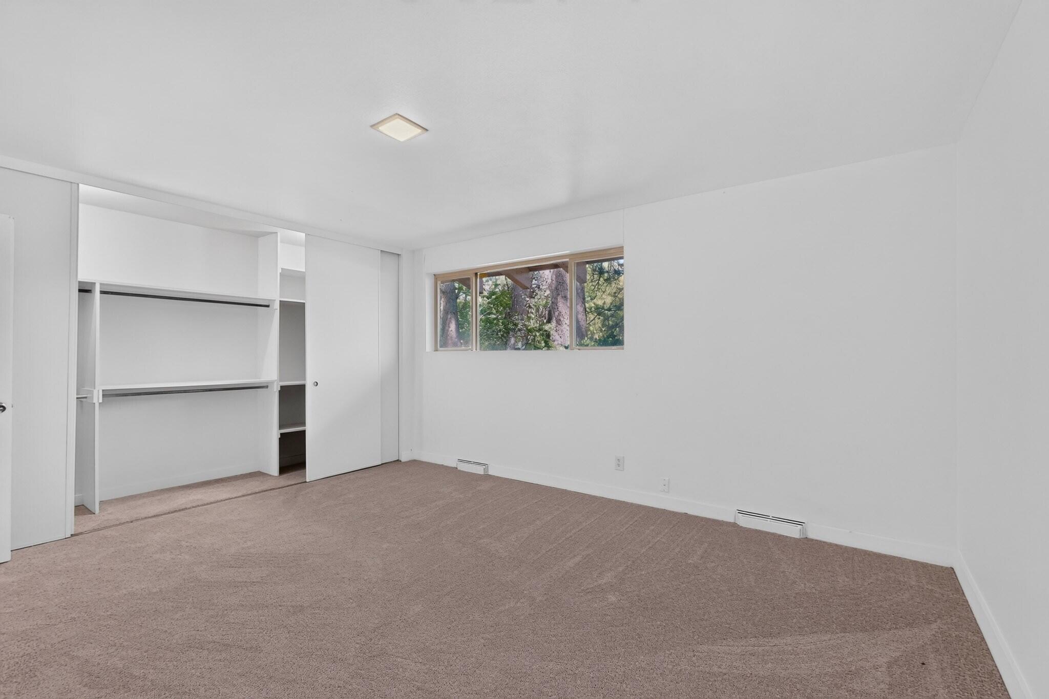 Photo 11 — 1001 Ridgecrest Drive SE