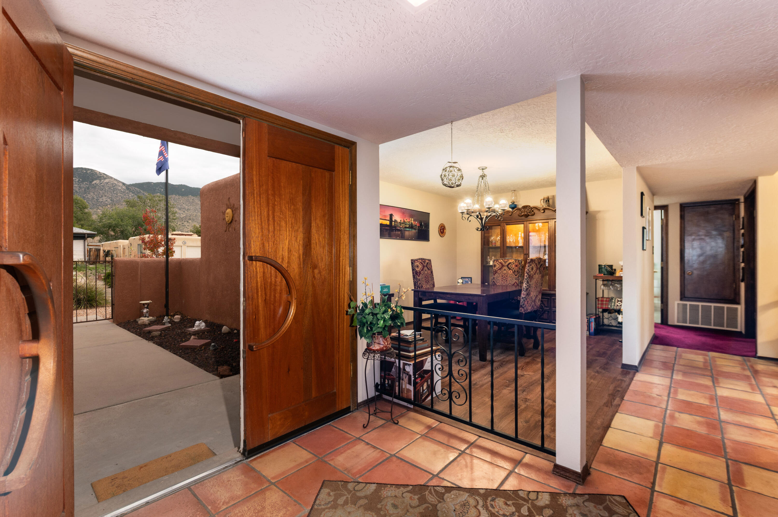 Photo 10 — 4121 Glen Canyon Road NE