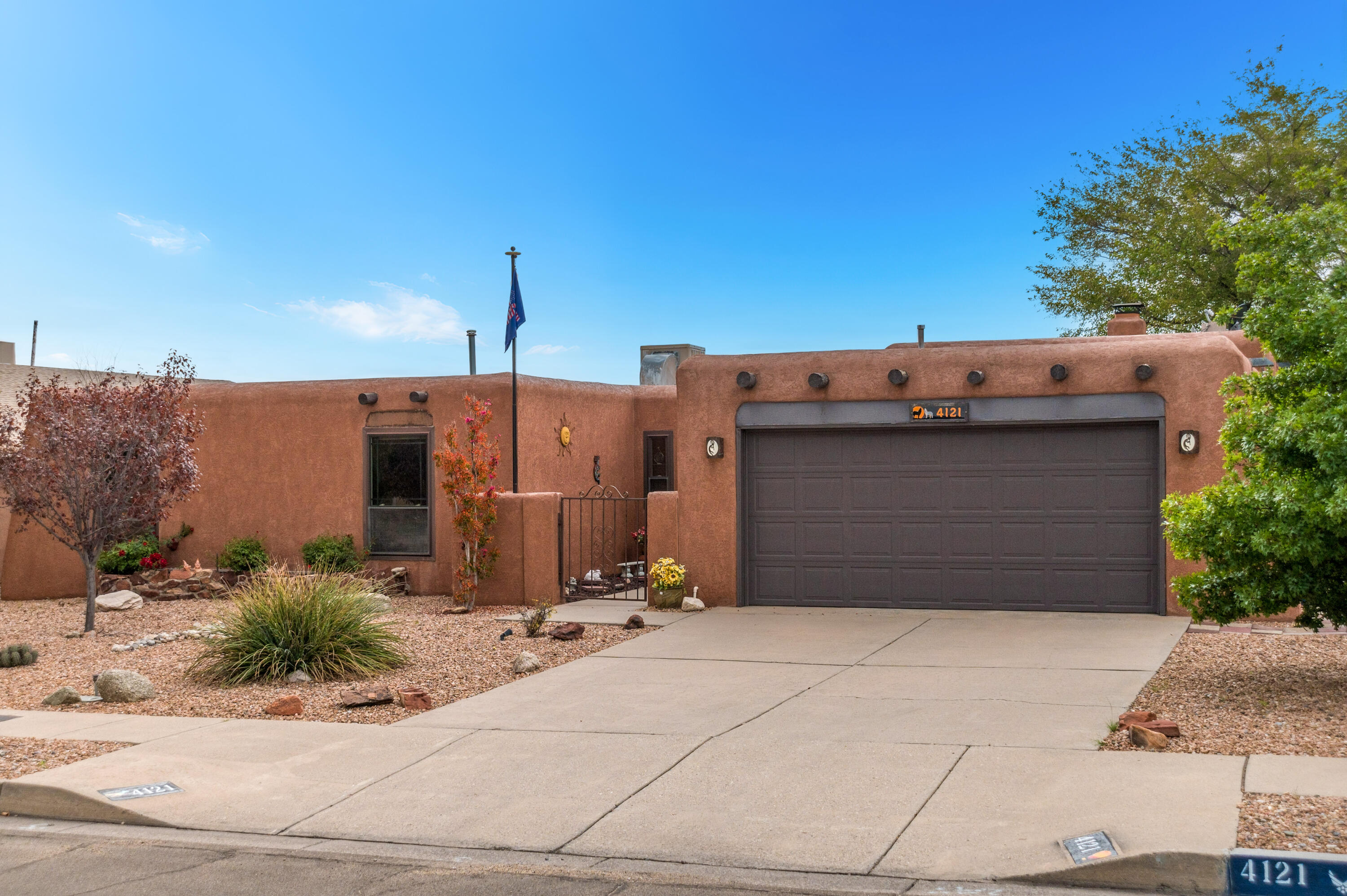 Photo 7 — 4121 Glen Canyon Road NE