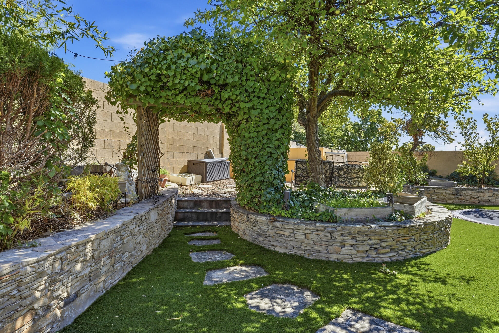 Photo 13 — 10016 Academy Knolls Drive NE