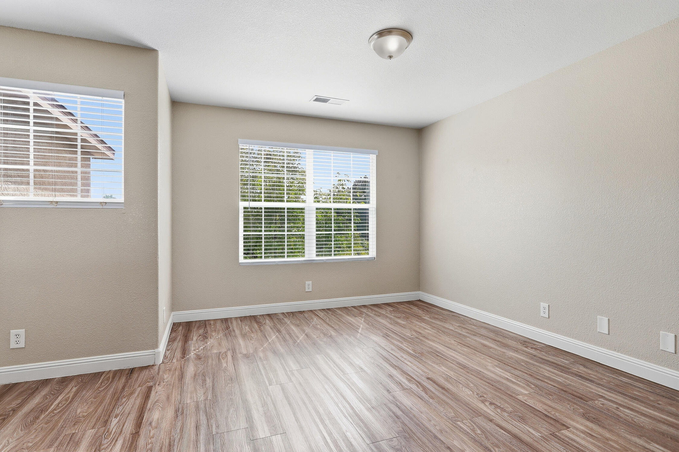 Photo 18 — 721 Valley Meadows Drive NE