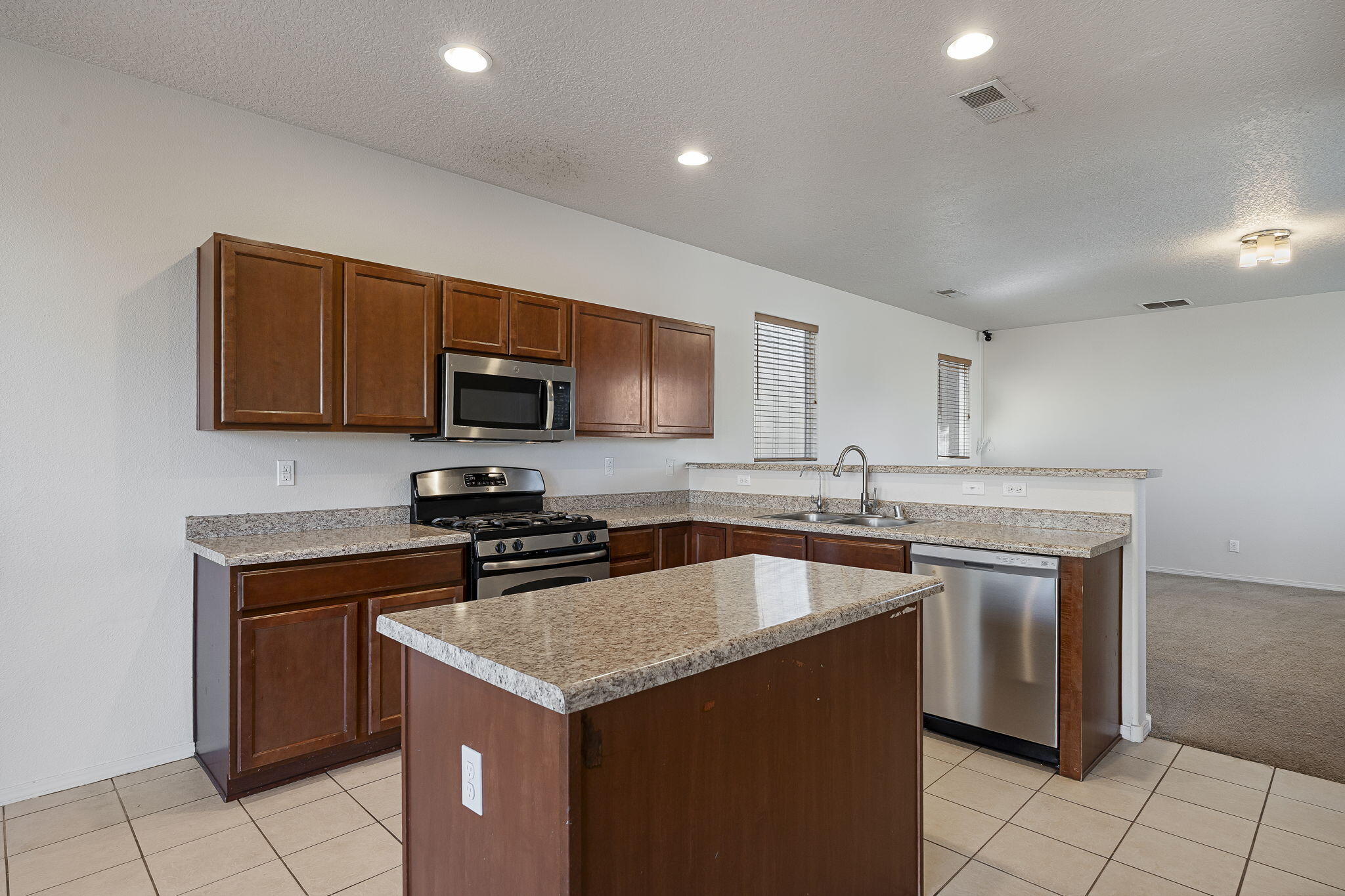 Photo 4 — 3140 Feather Edge Street SW