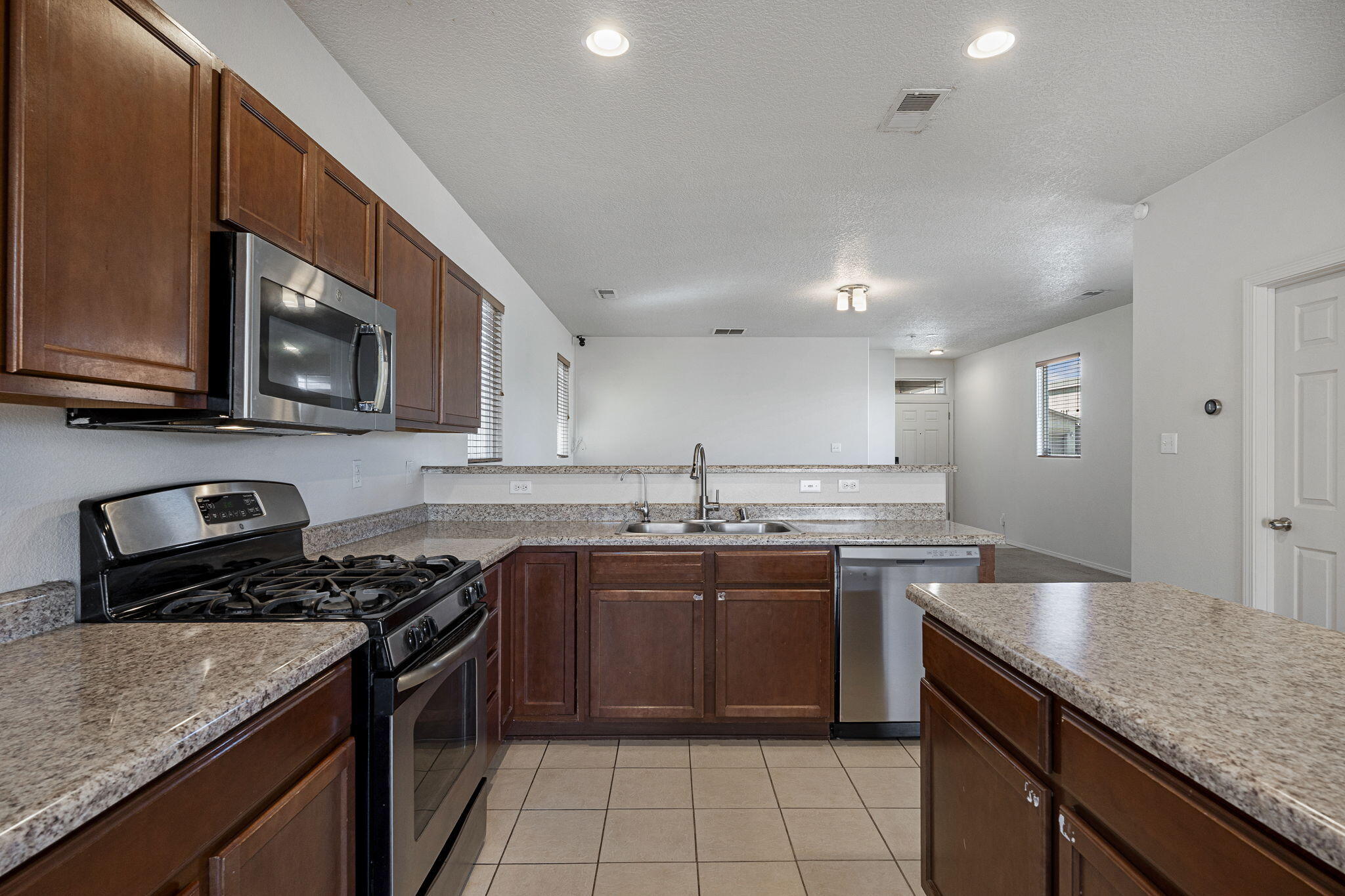 Photo 5 — 3140 Feather Edge Street SW
