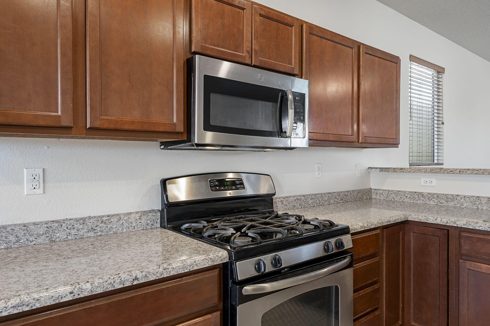 Photo 6 — 3140 Feather Edge Street SW
