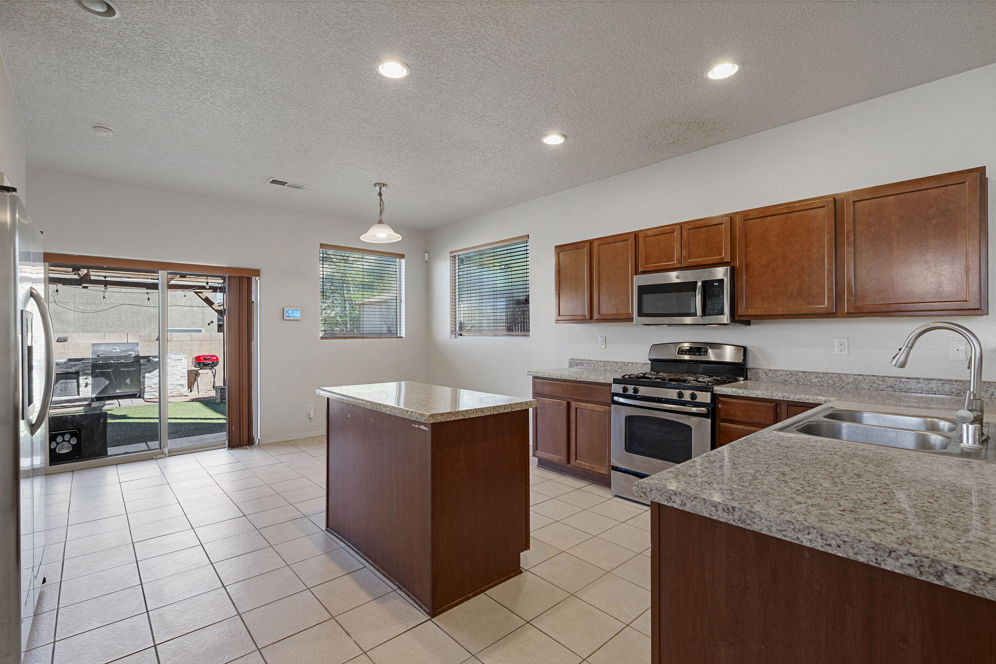 Photo 2 — 3140 Feather Edge Street SW
