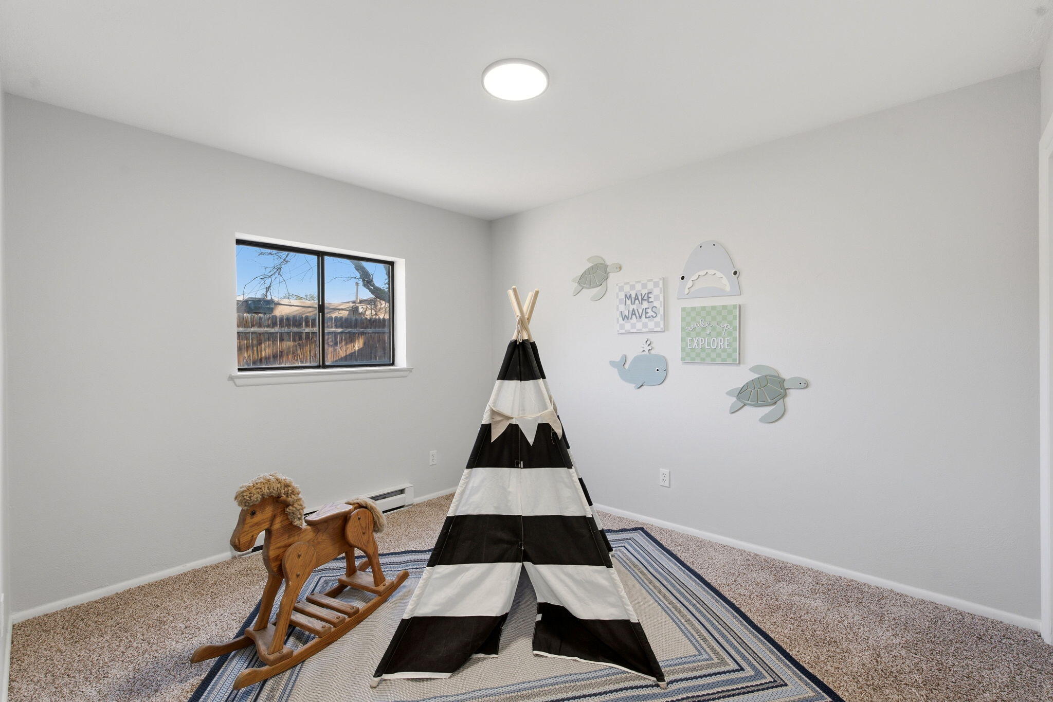 Photo 2 — 325 Shannon Place NW