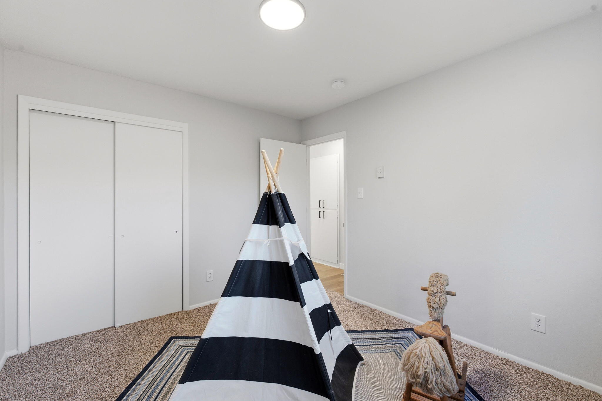 Photo 3 — 325 Shannon Place NW