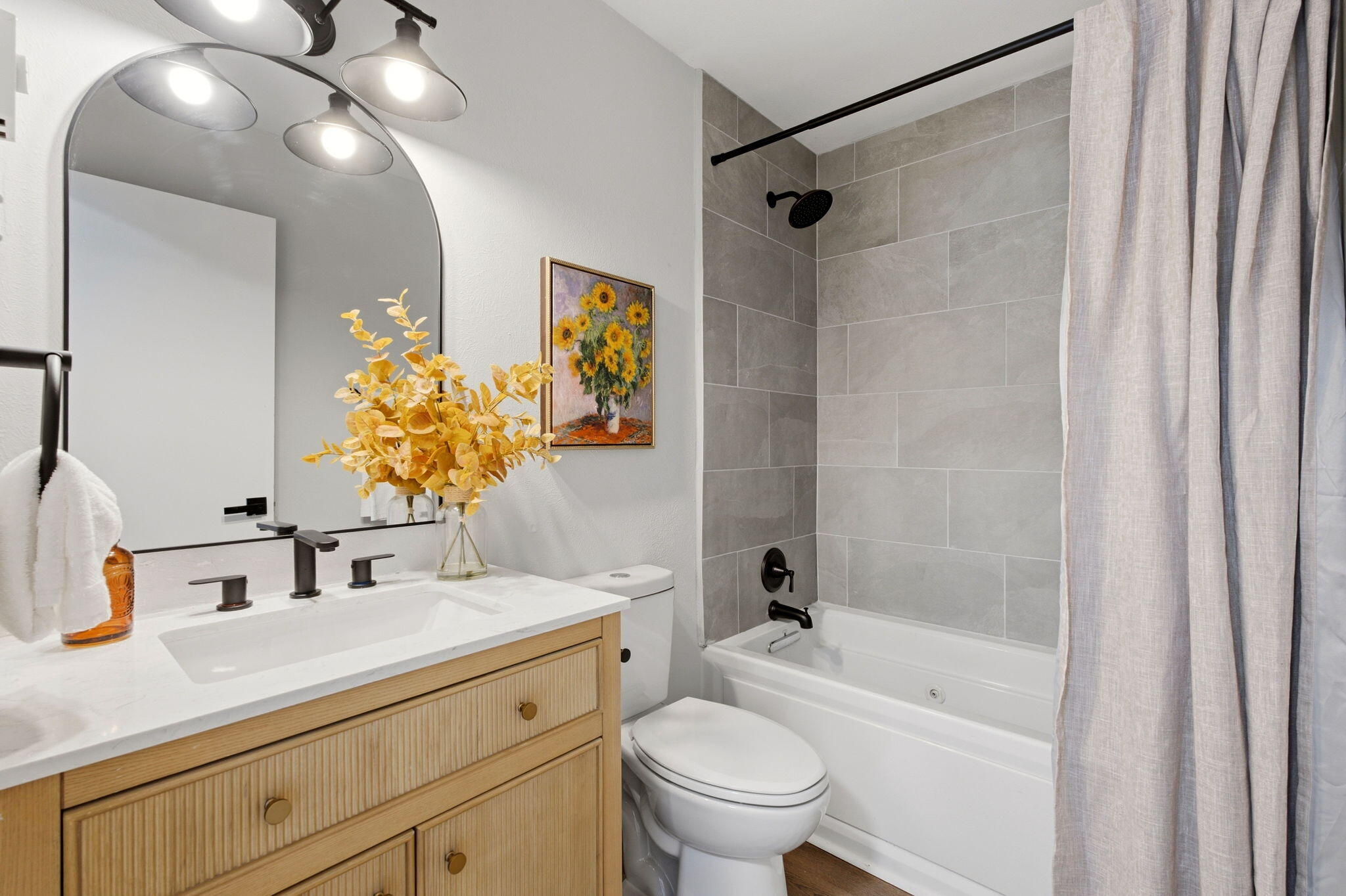 Photo 4 — 325 Shannon Place NW
