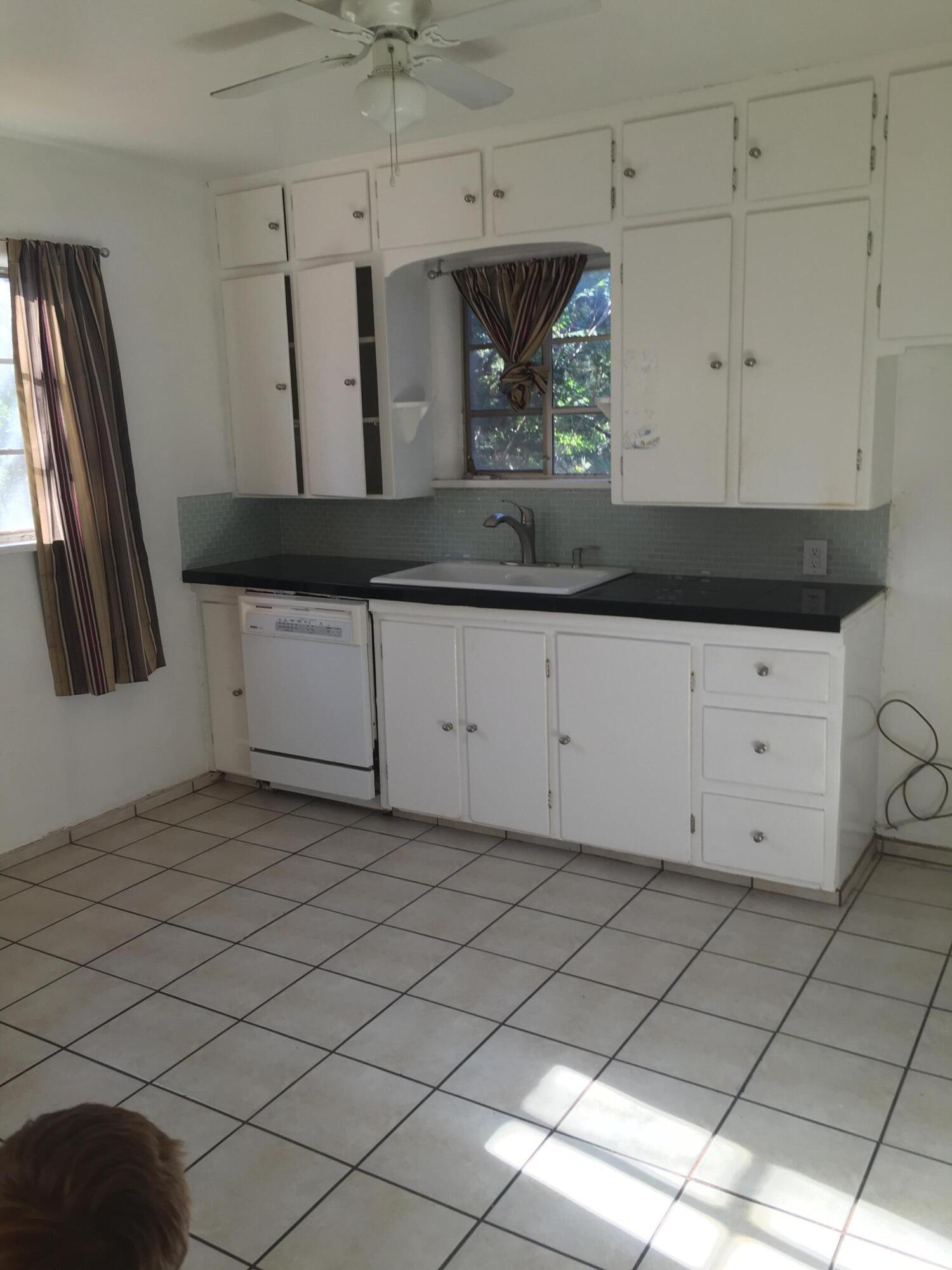 Photo 5 — 309 Cardenas Drive NE