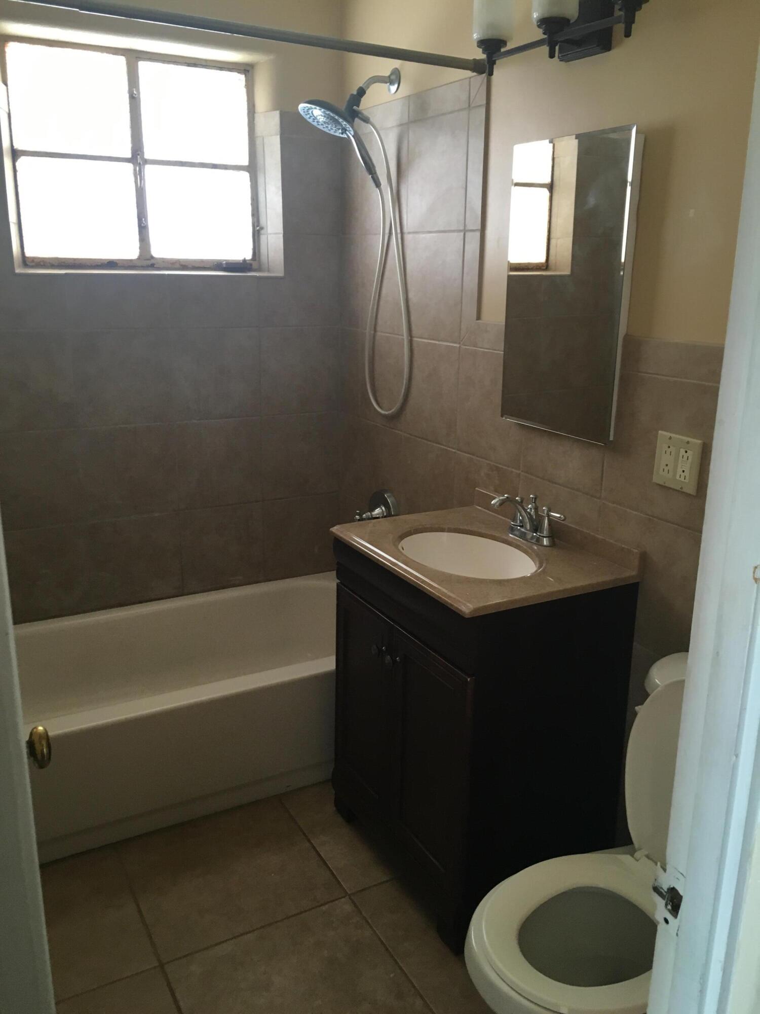 Photo 7 — 309 Cardenas Drive NE