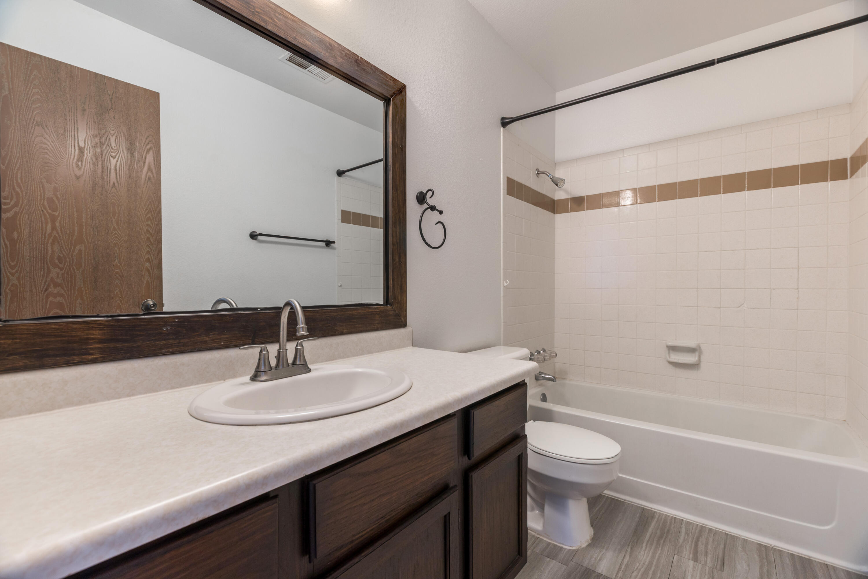 Photo 9 — 309 Asbury Road NE
