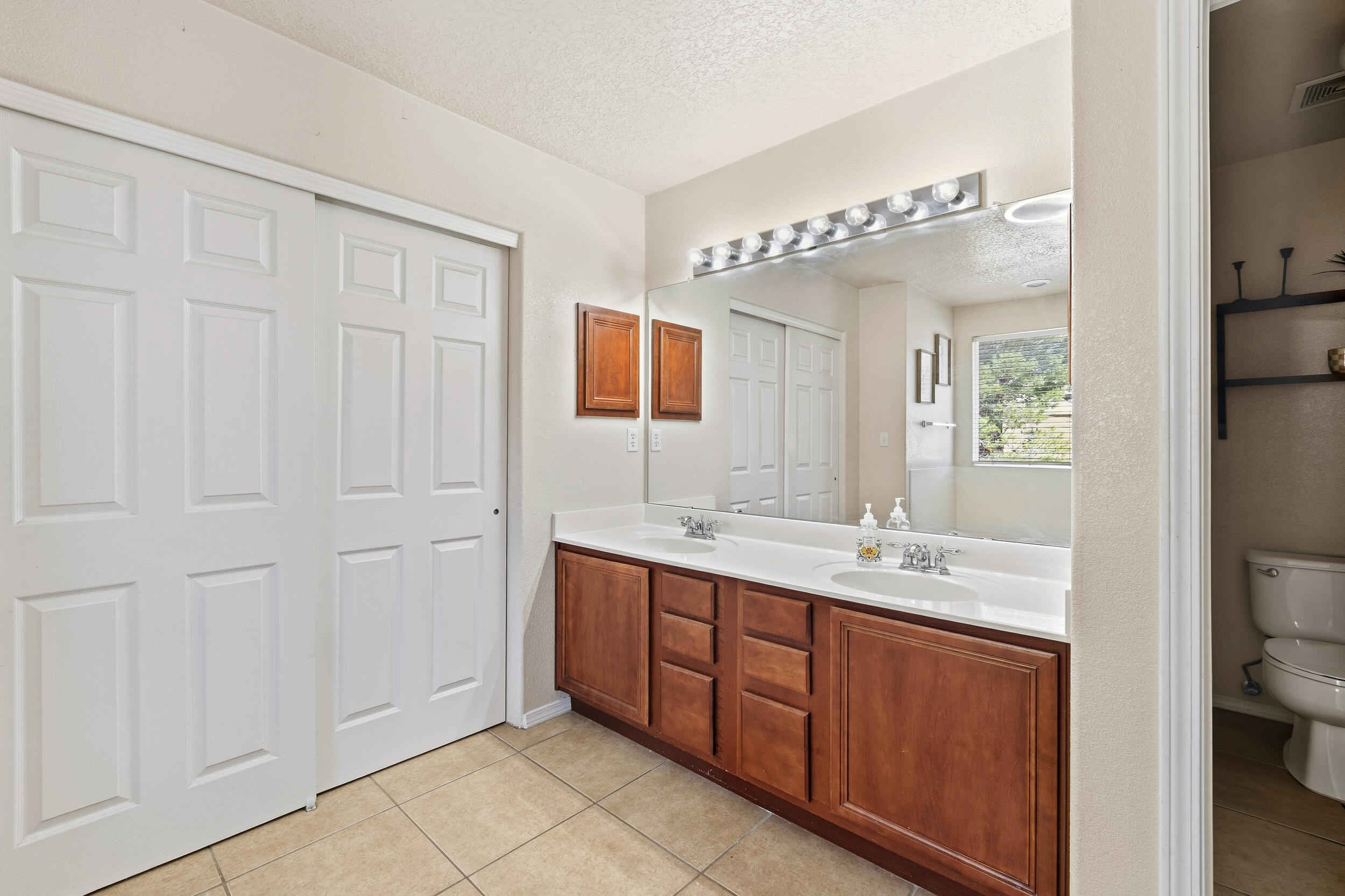 Photo 20 — 940 Colibri Avenue NW