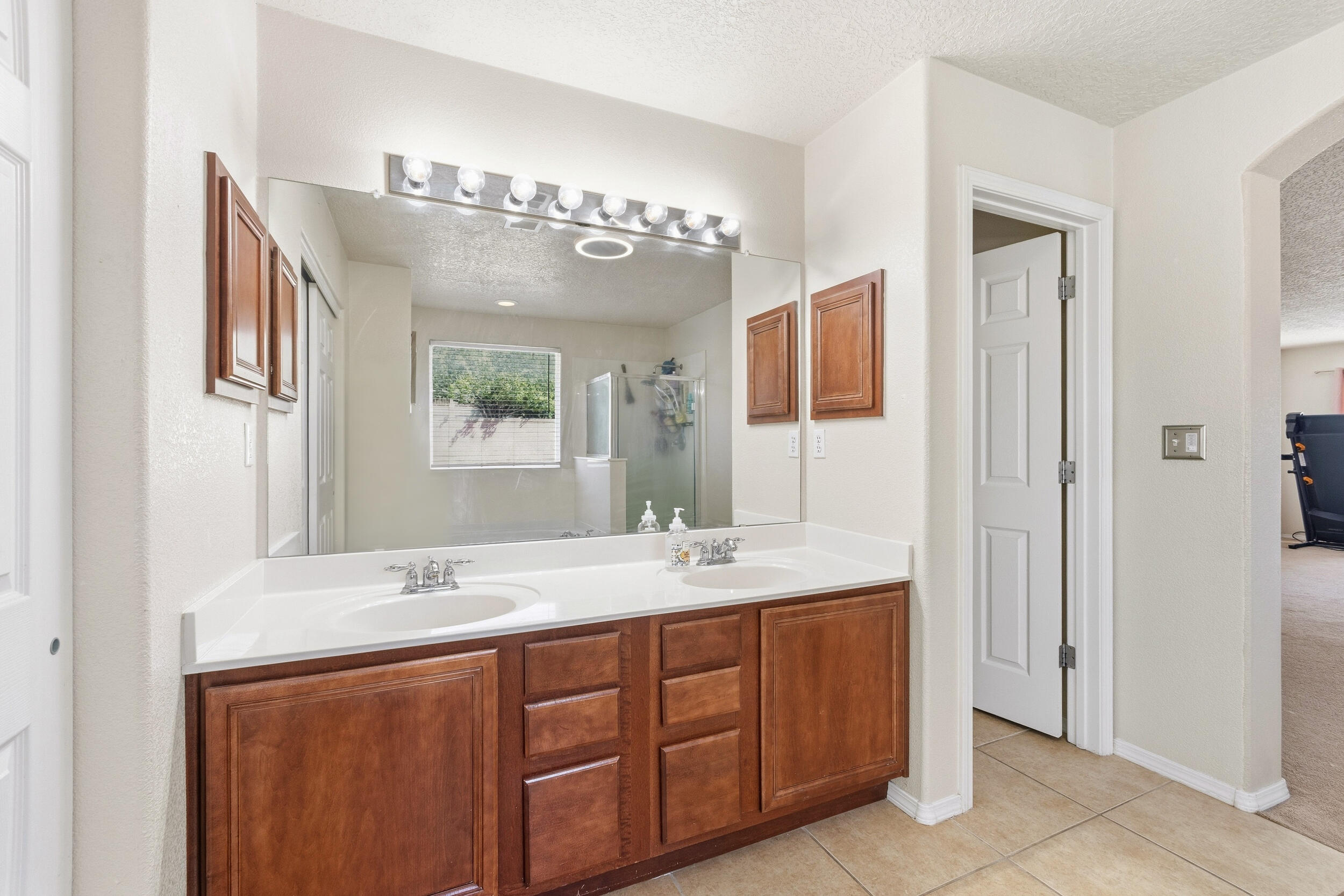 Photo 17 — 940 Colibri Avenue NW