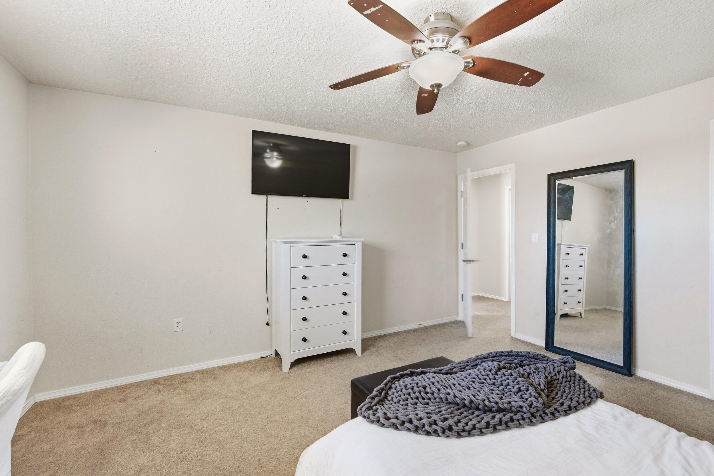 Photo 14 — 940 Colibri Avenue NW