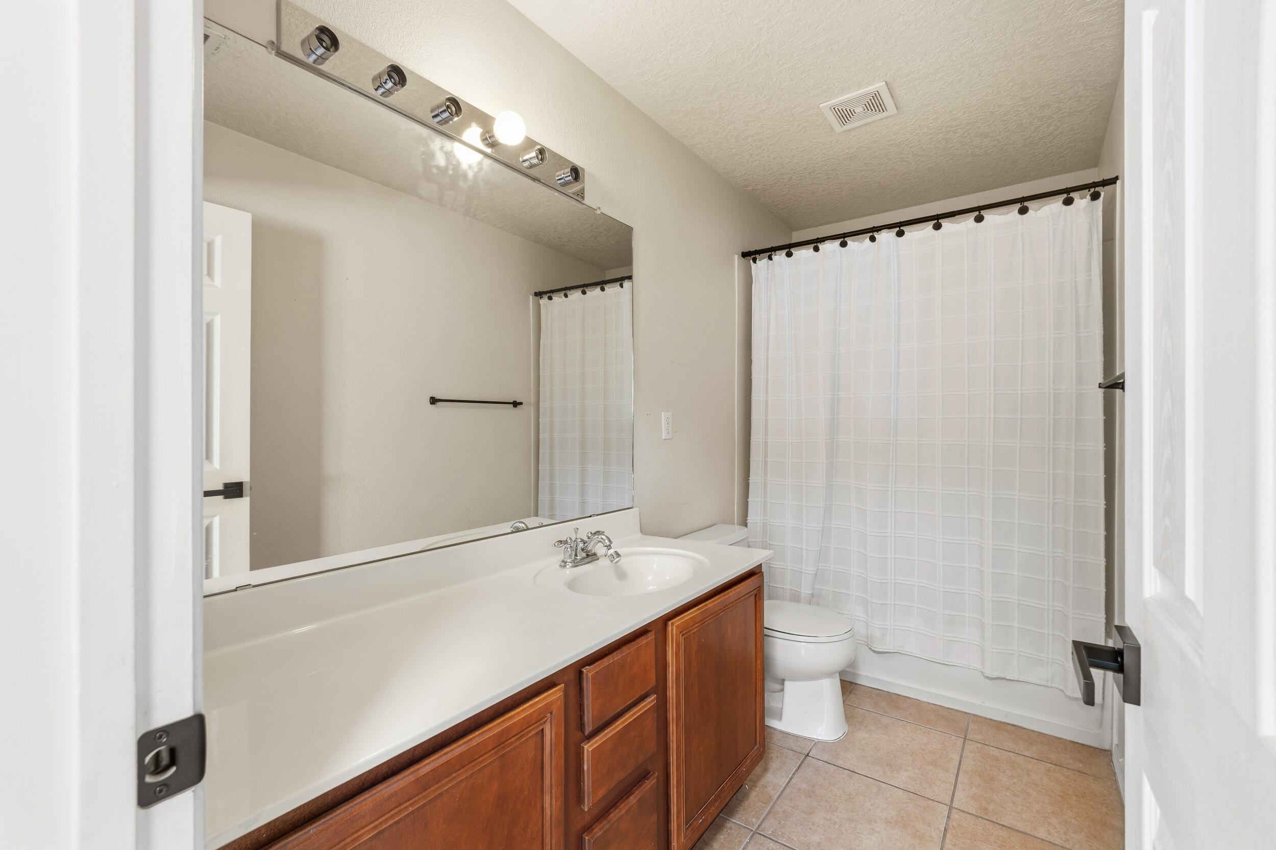 Photo 13 — 940 Colibri Avenue NW