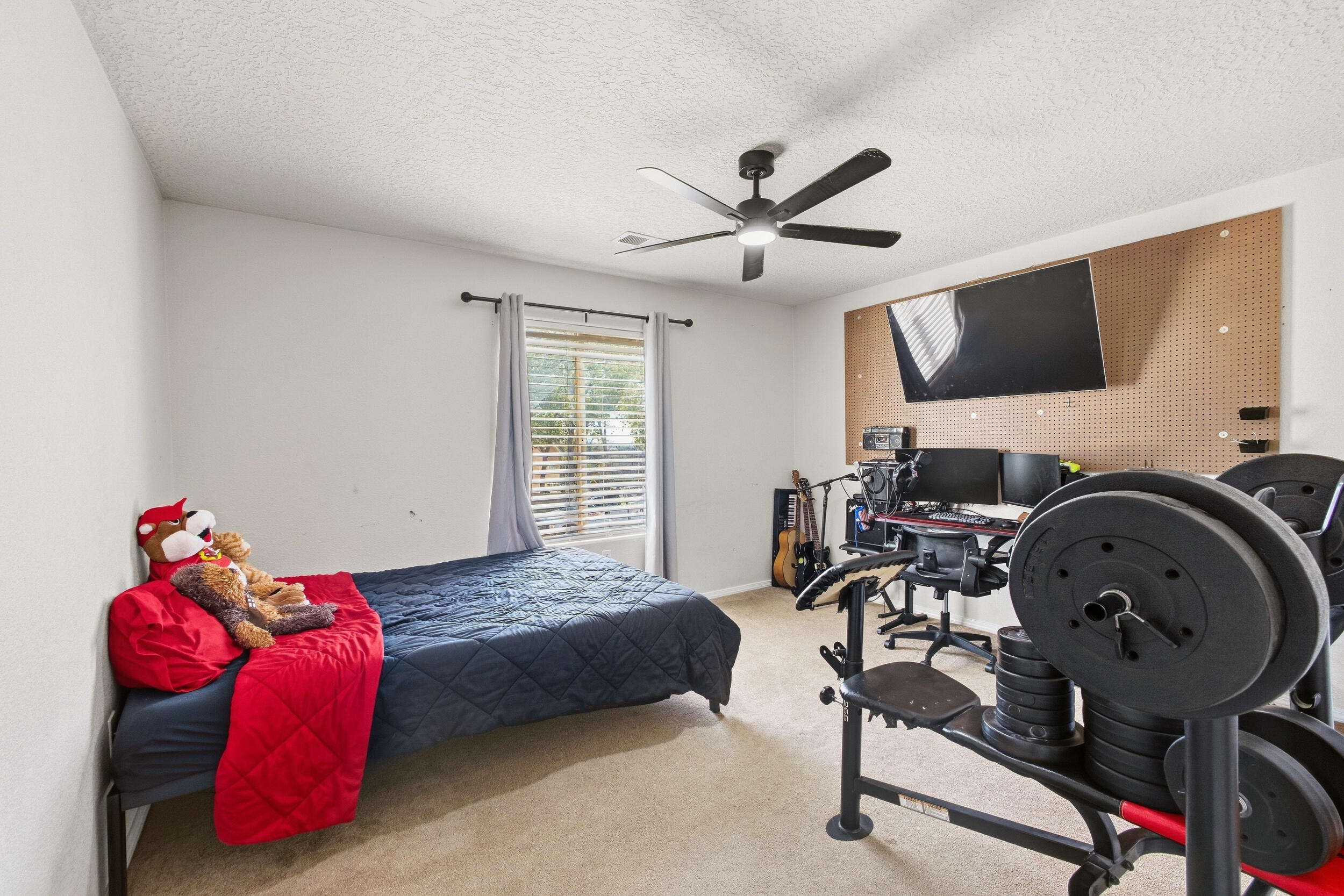 Photo 12 — 940 Colibri Avenue NW