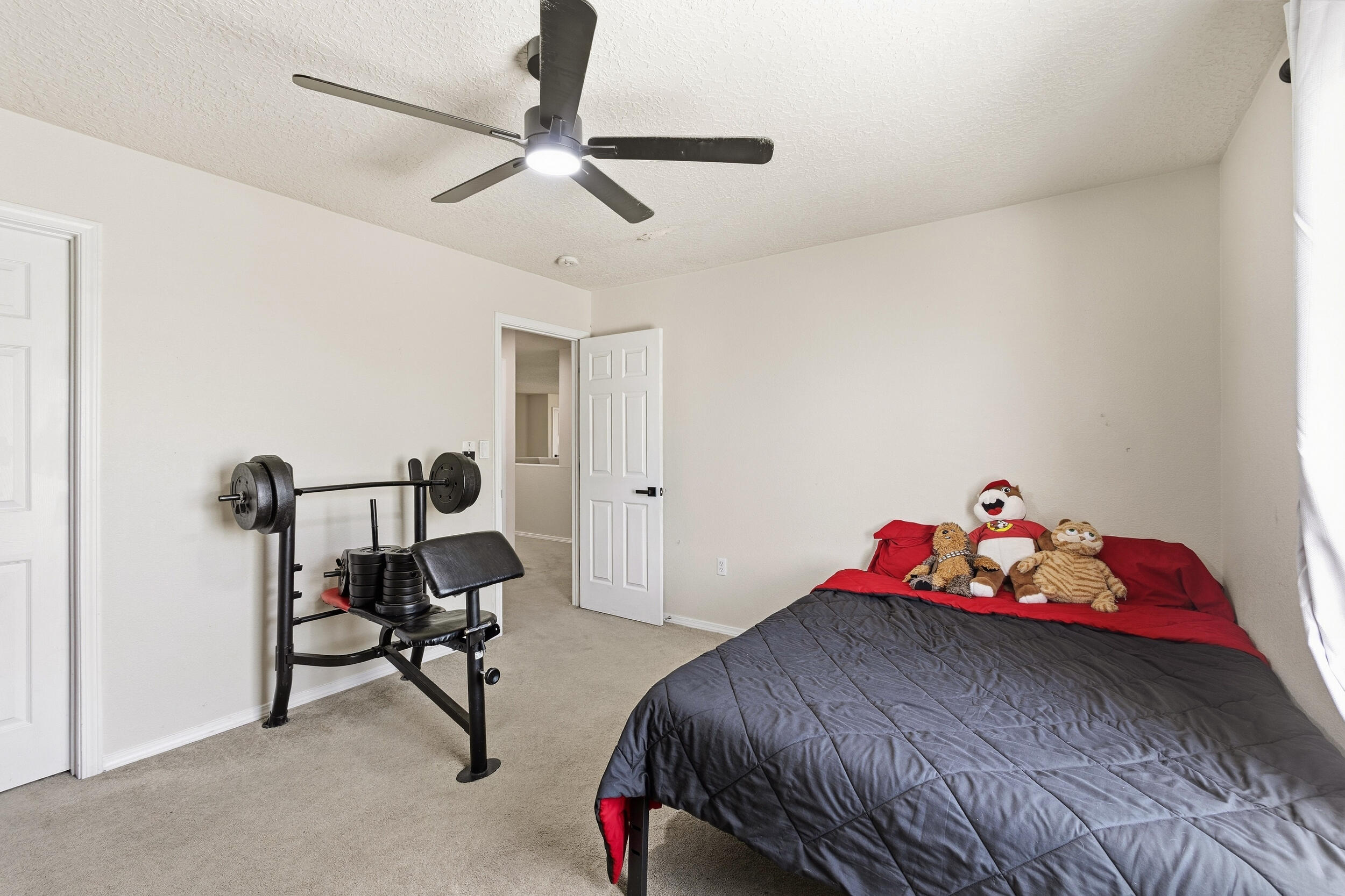 Photo 11 — 940 Colibri Avenue NW