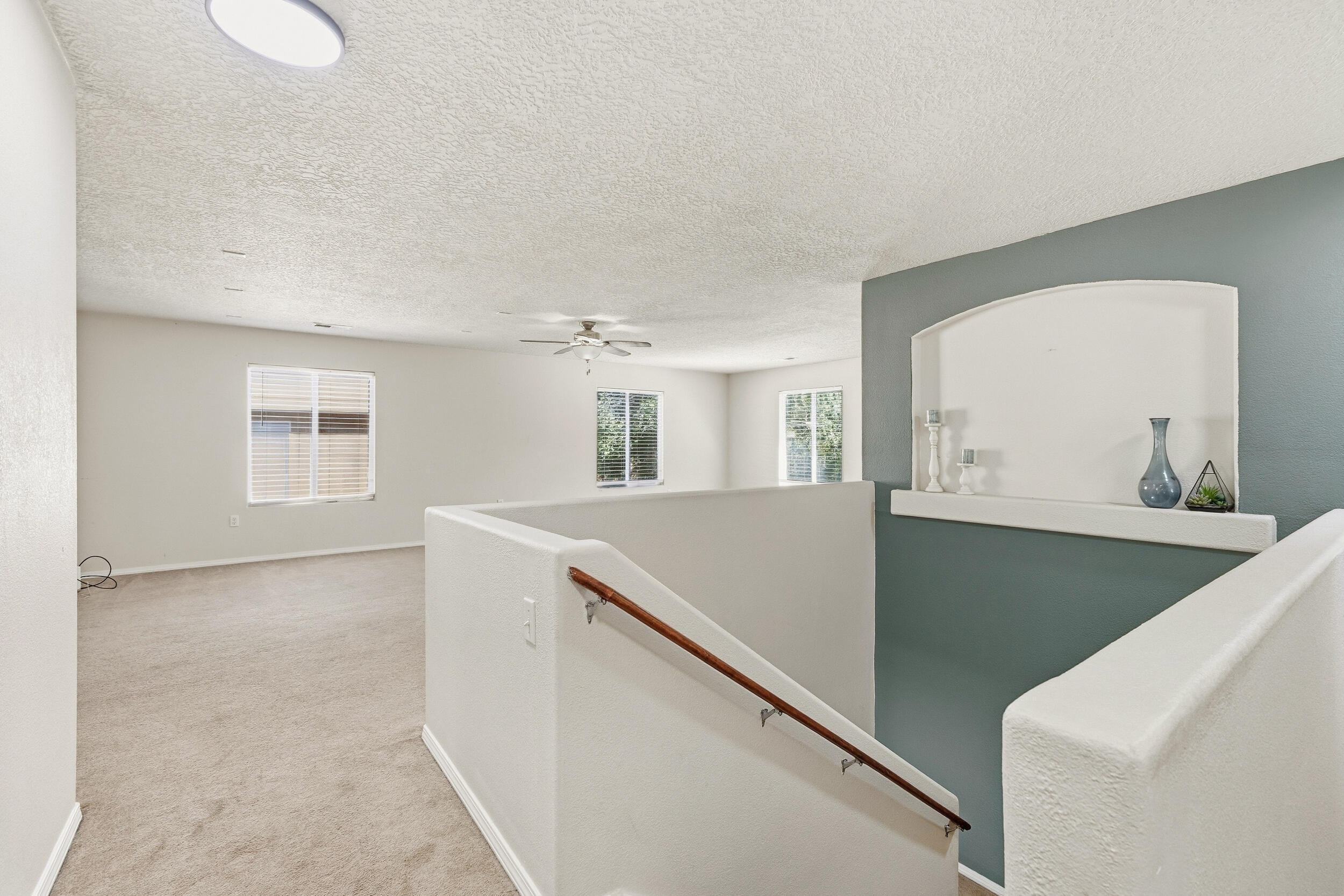 Photo 10 — 940 Colibri Avenue NW