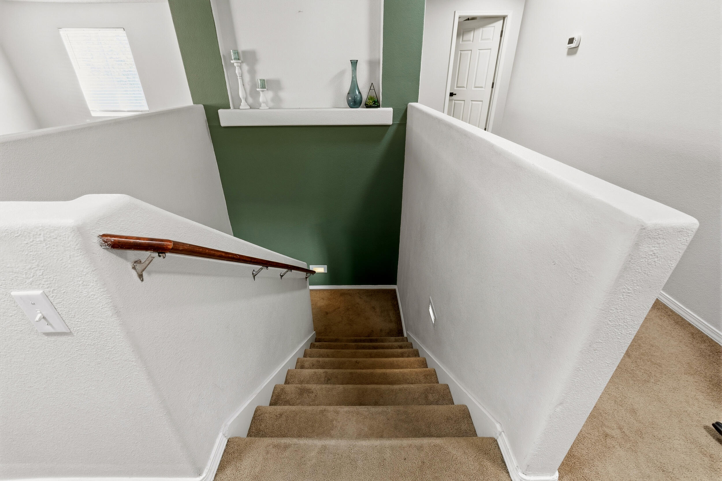 Photo 9 — 940 Colibri Avenue NW