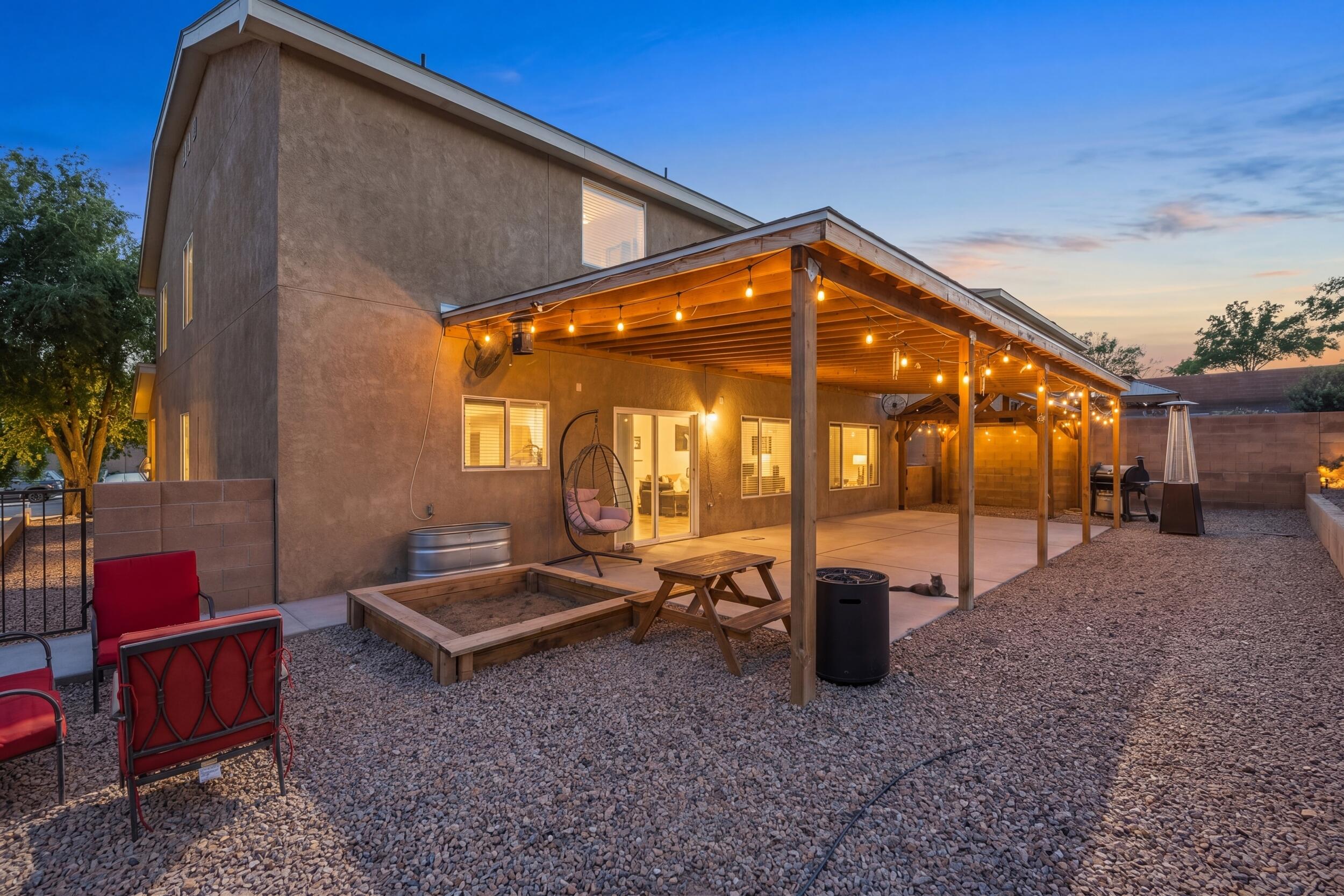 Photo 8 — 940 Colibri Avenue NW