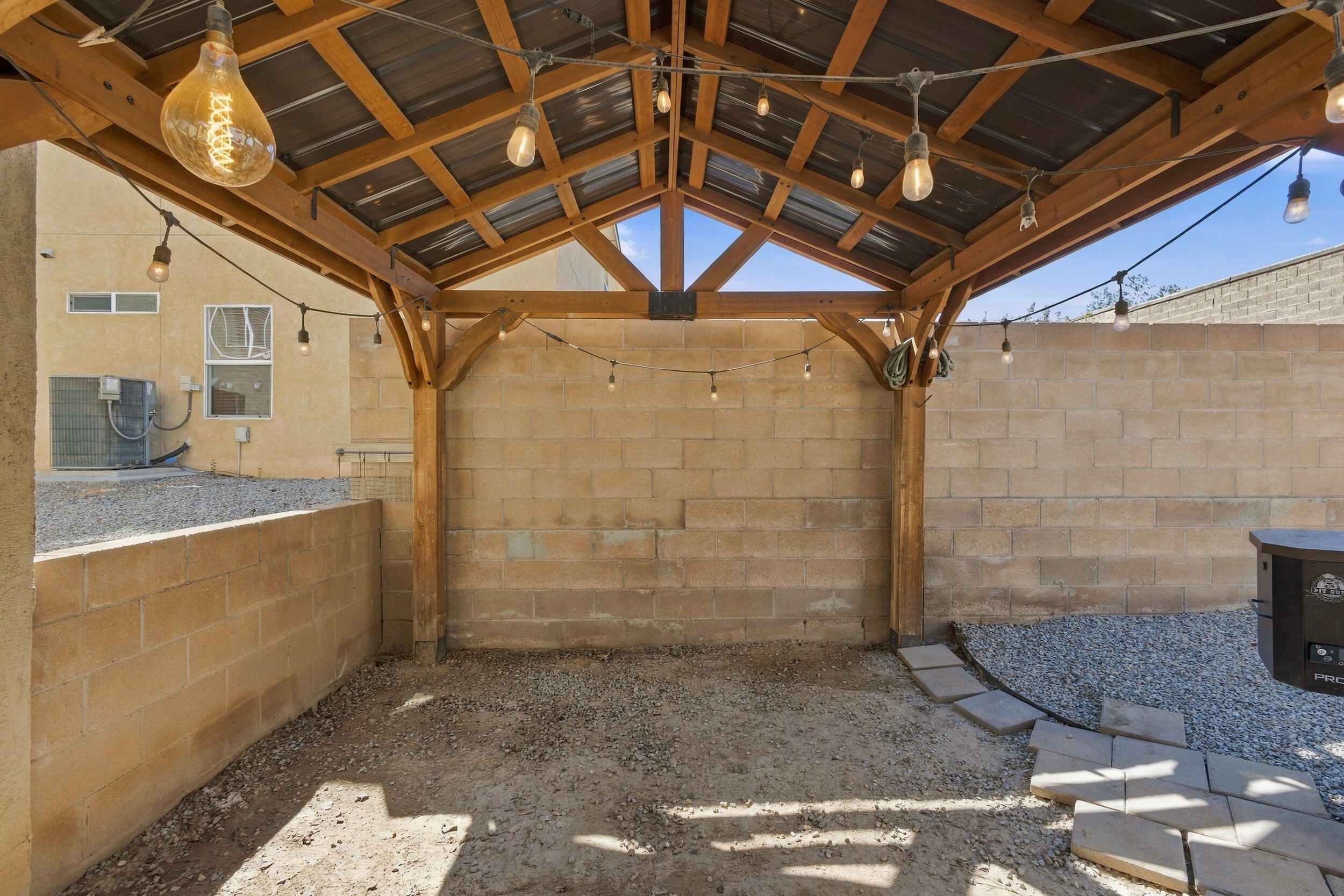 Photo 6 — 940 Colibri Avenue NW