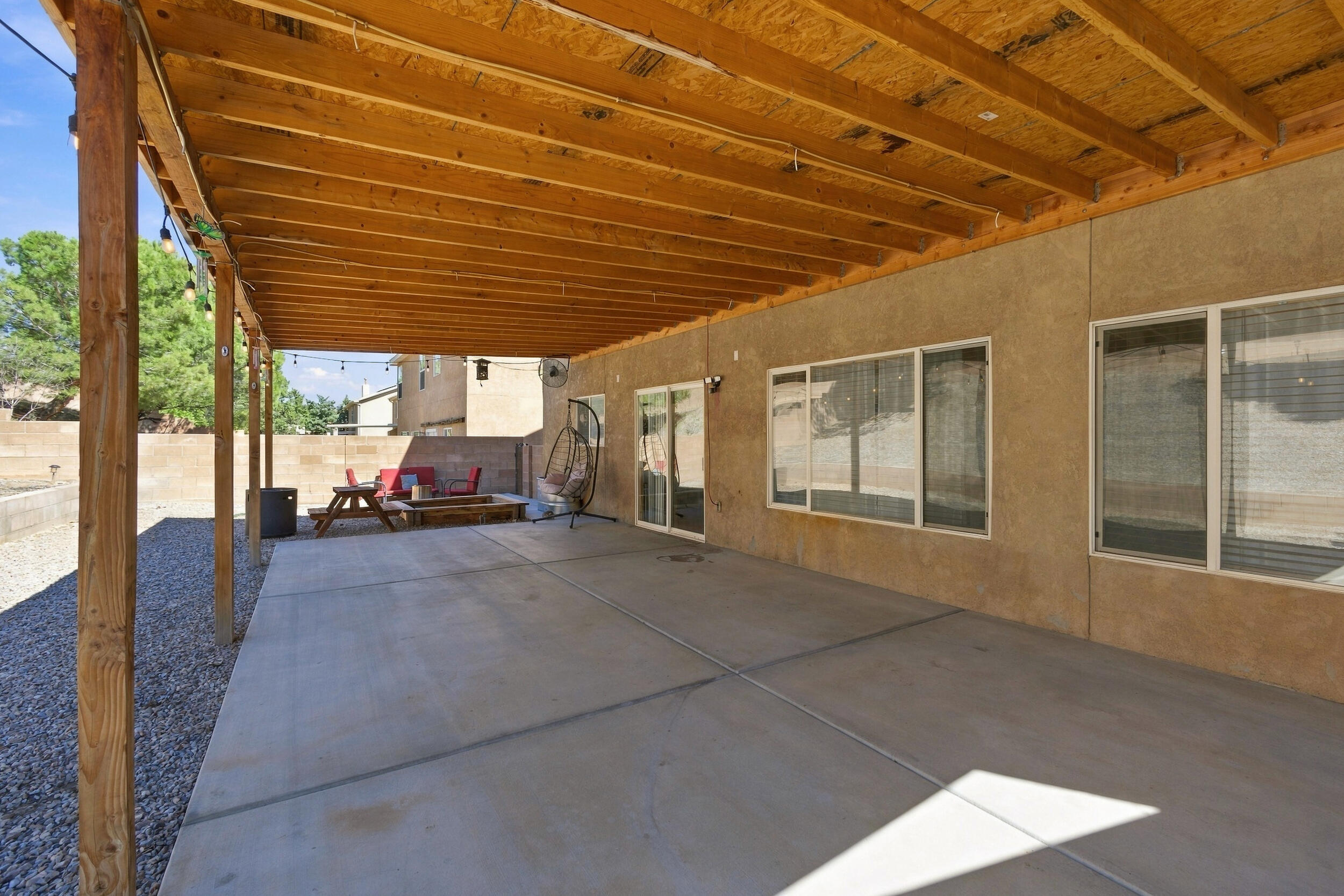Photo 5 — 940 Colibri Avenue NW