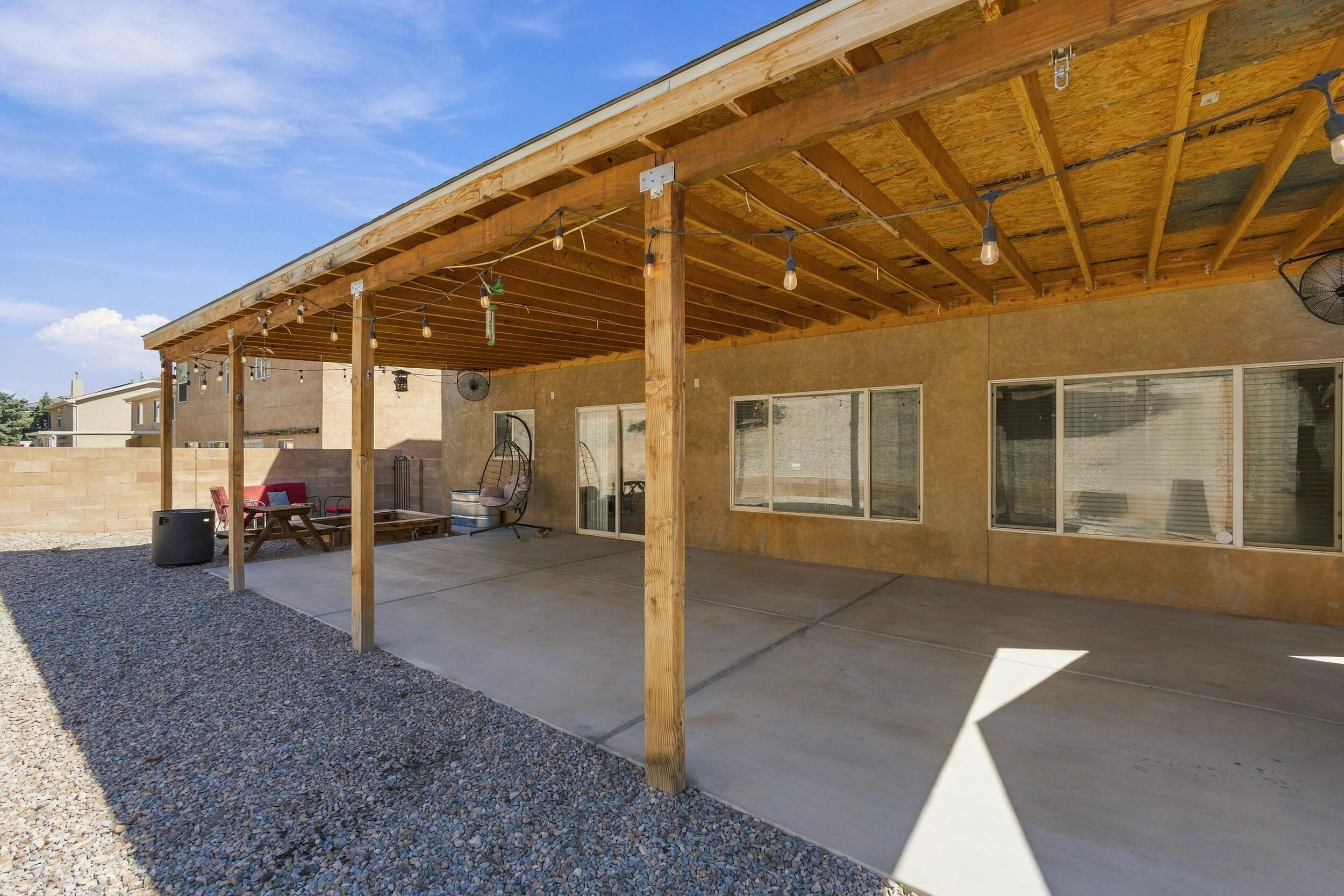 Photo 4 — 940 Colibri Avenue NW