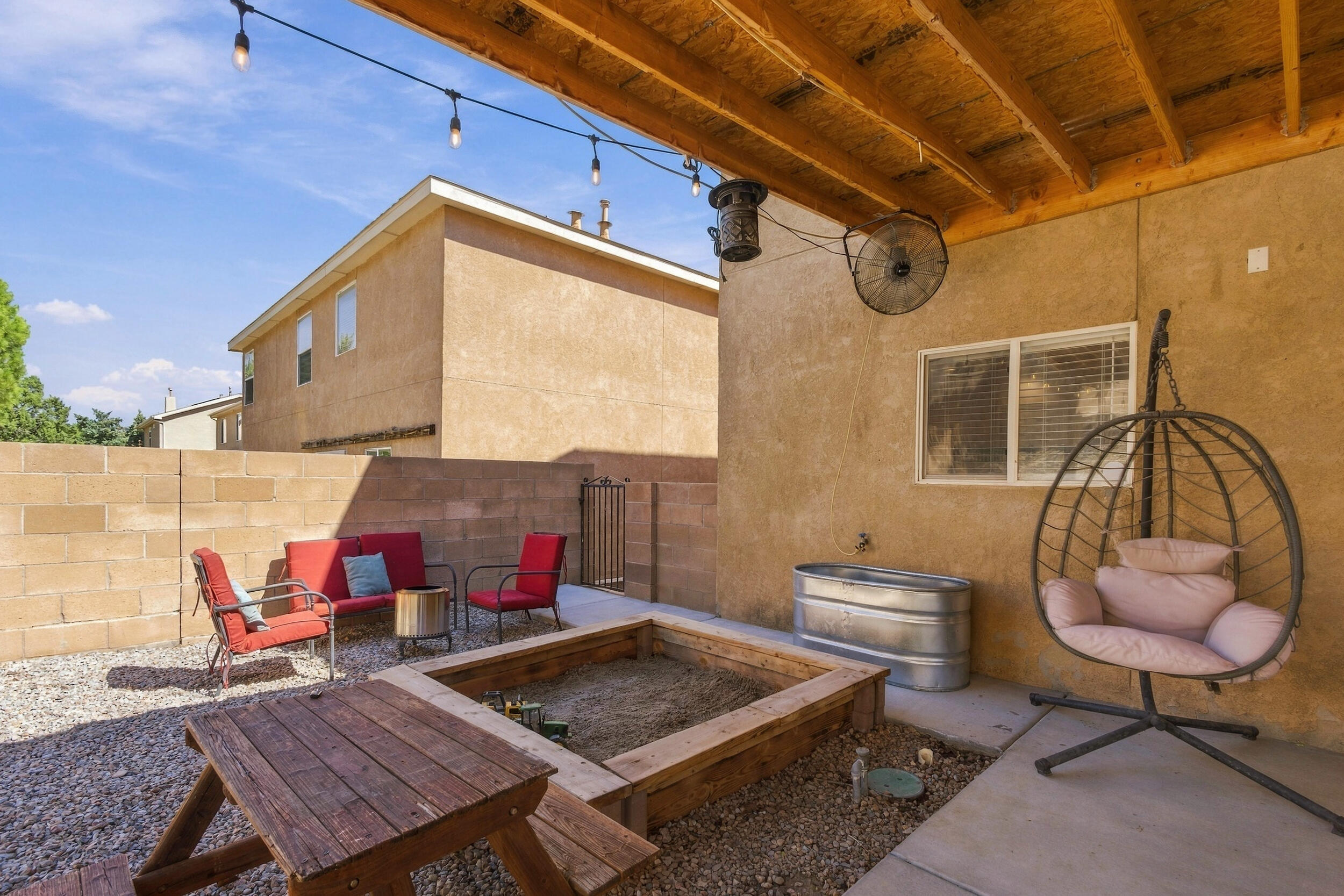 Photo 3 — 940 Colibri Avenue NW