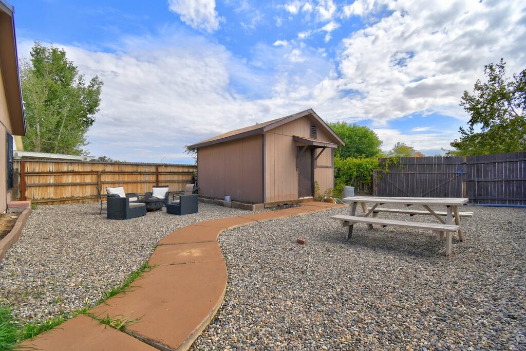 Photo 5 — 1094 Pandora Drive SW