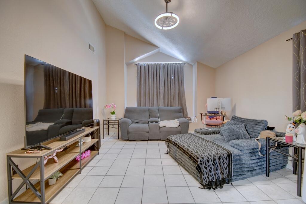 Photo 18 — 1094 Pandora Drive SW