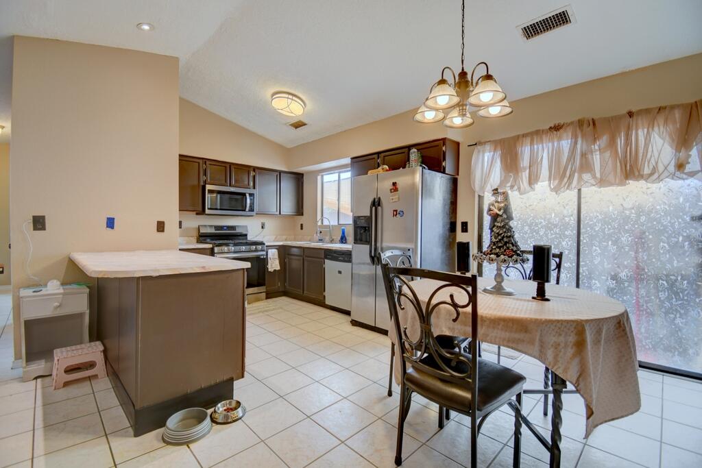 Photo 17 — 1094 Pandora Drive SW