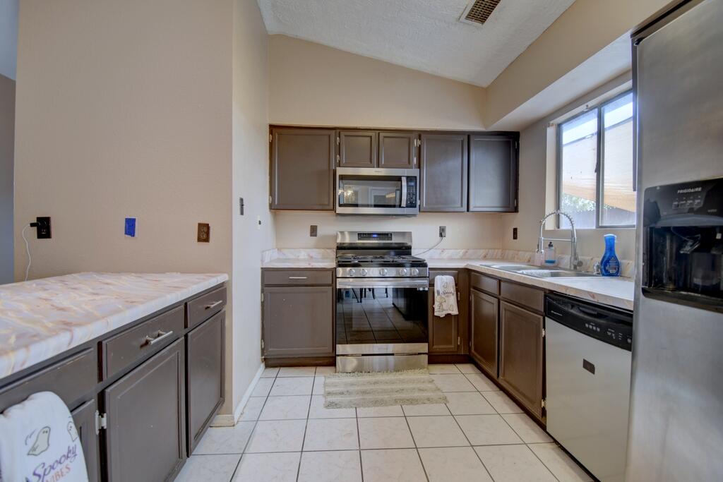 Photo 16 — 1094 Pandora Drive SW
