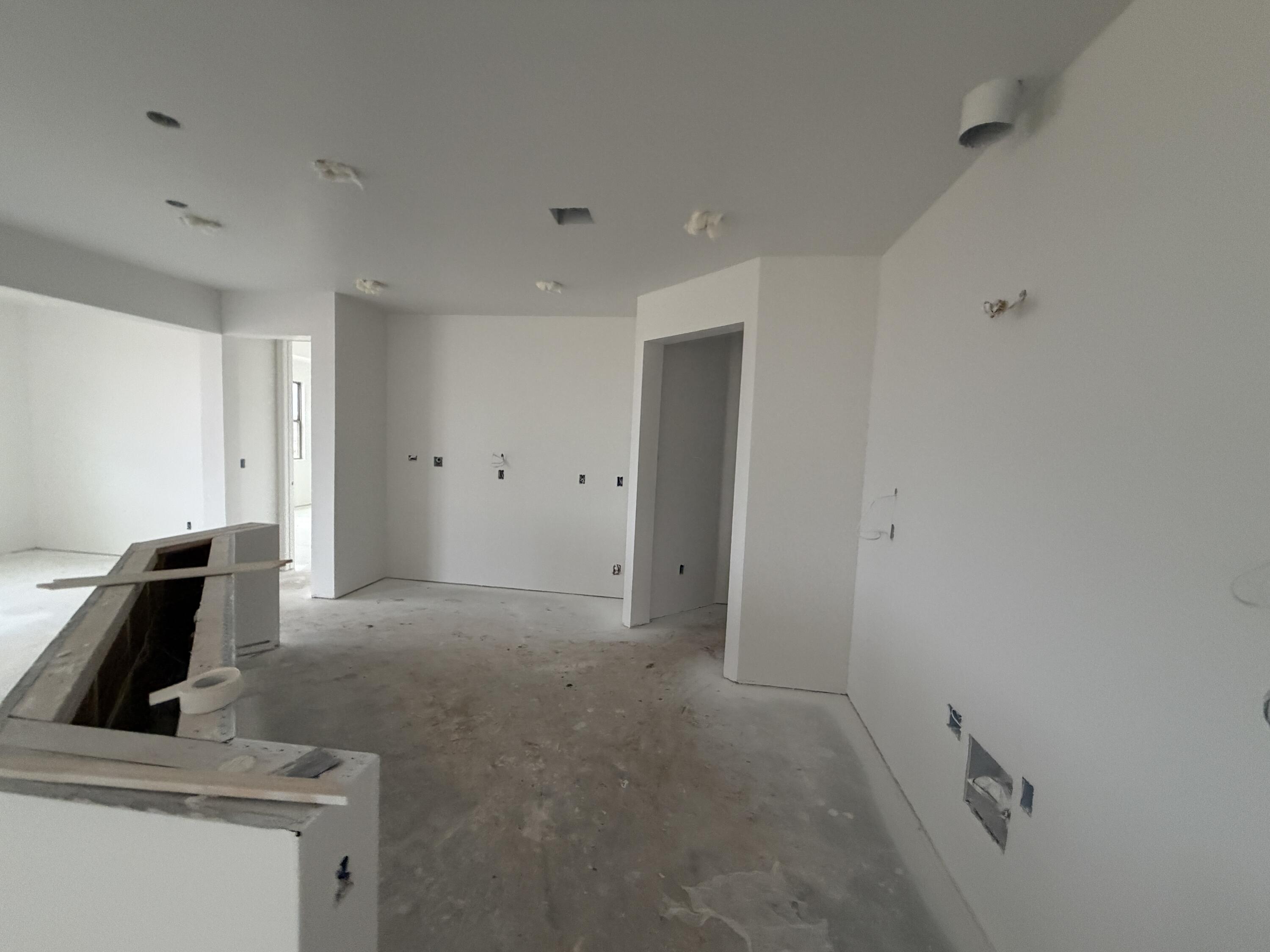 Photo 3 — 1222 Villa Road SE
