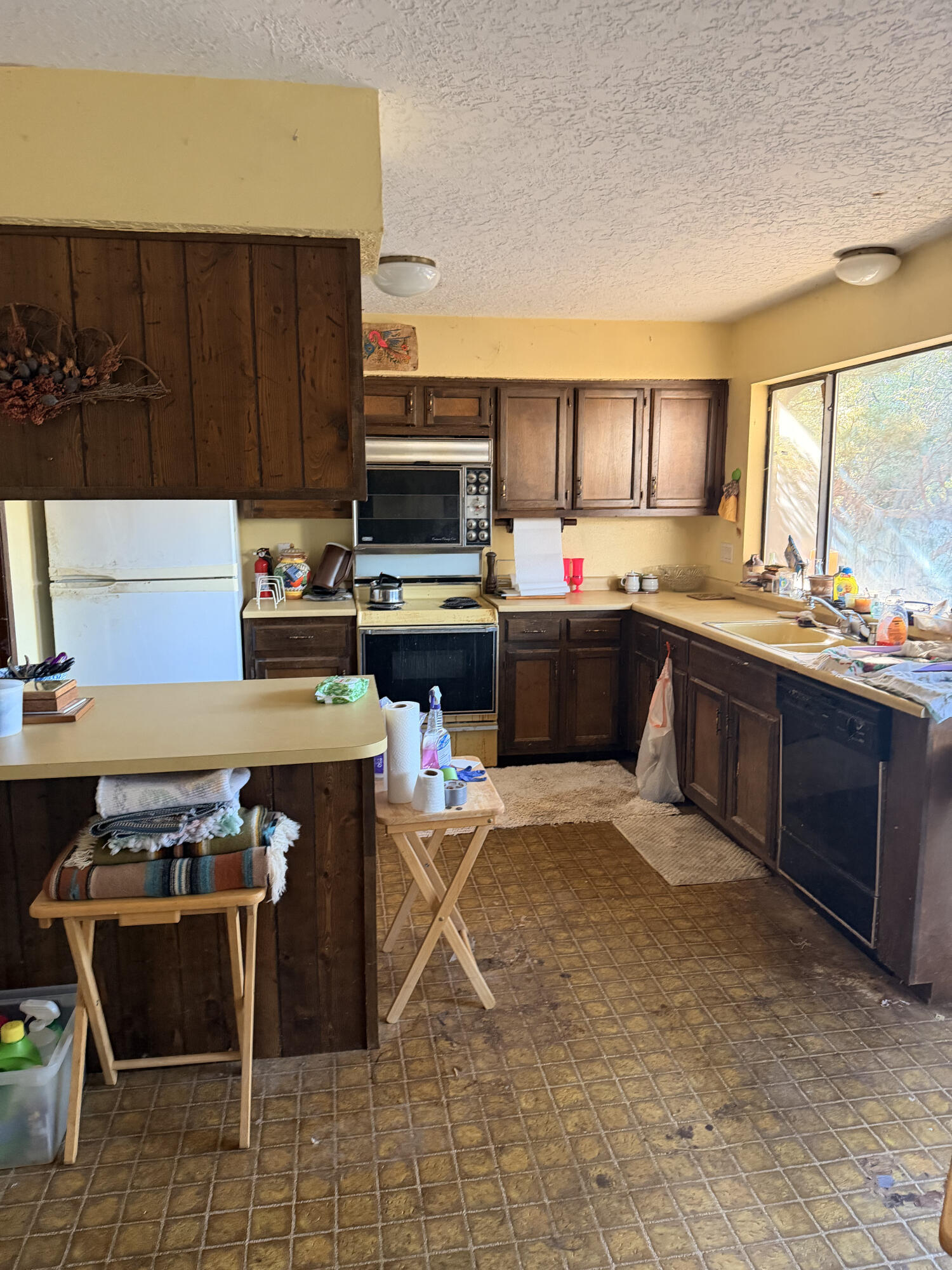 Photo 3 — 1415 Nemesia Place NE