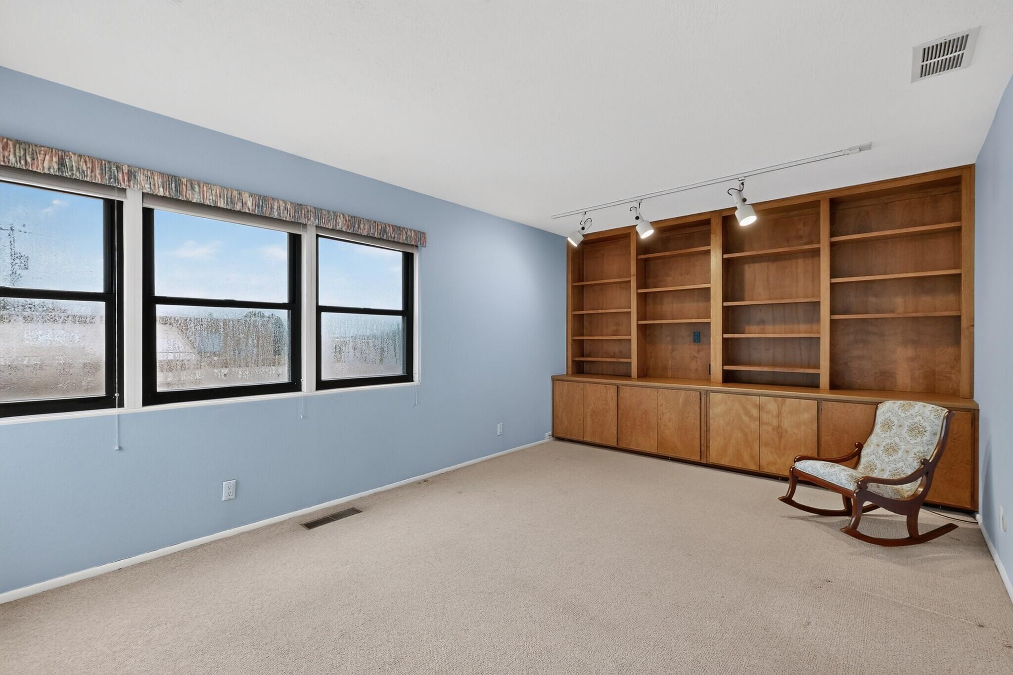 Photo 20 — 2925 Cutler Avenue NE