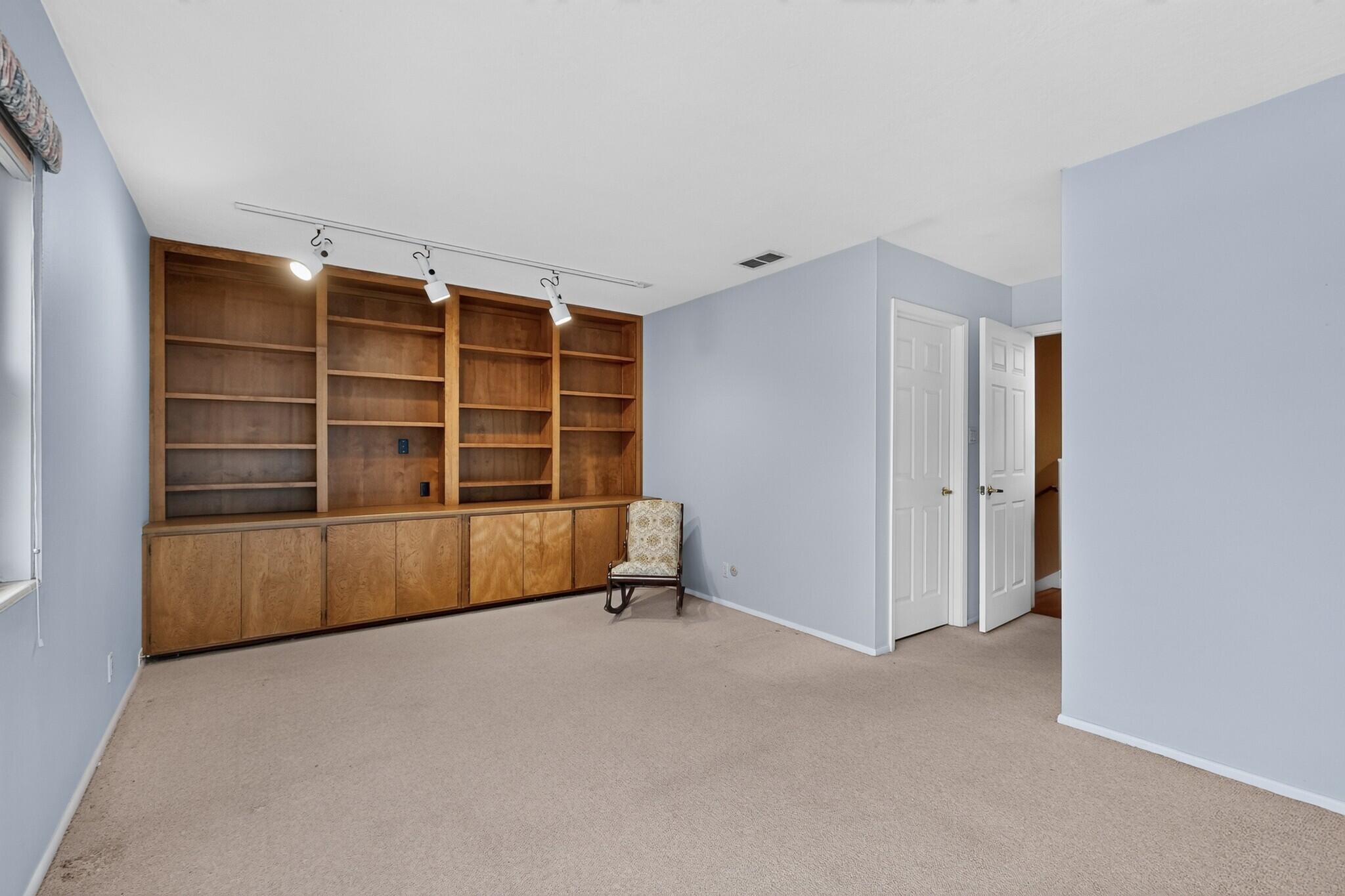 Photo 17 — 2925 Cutler Avenue NE