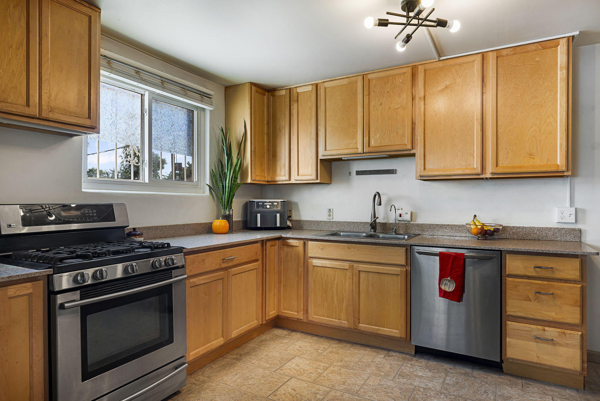 Photo 19 — 2804 Morningside Drive NE