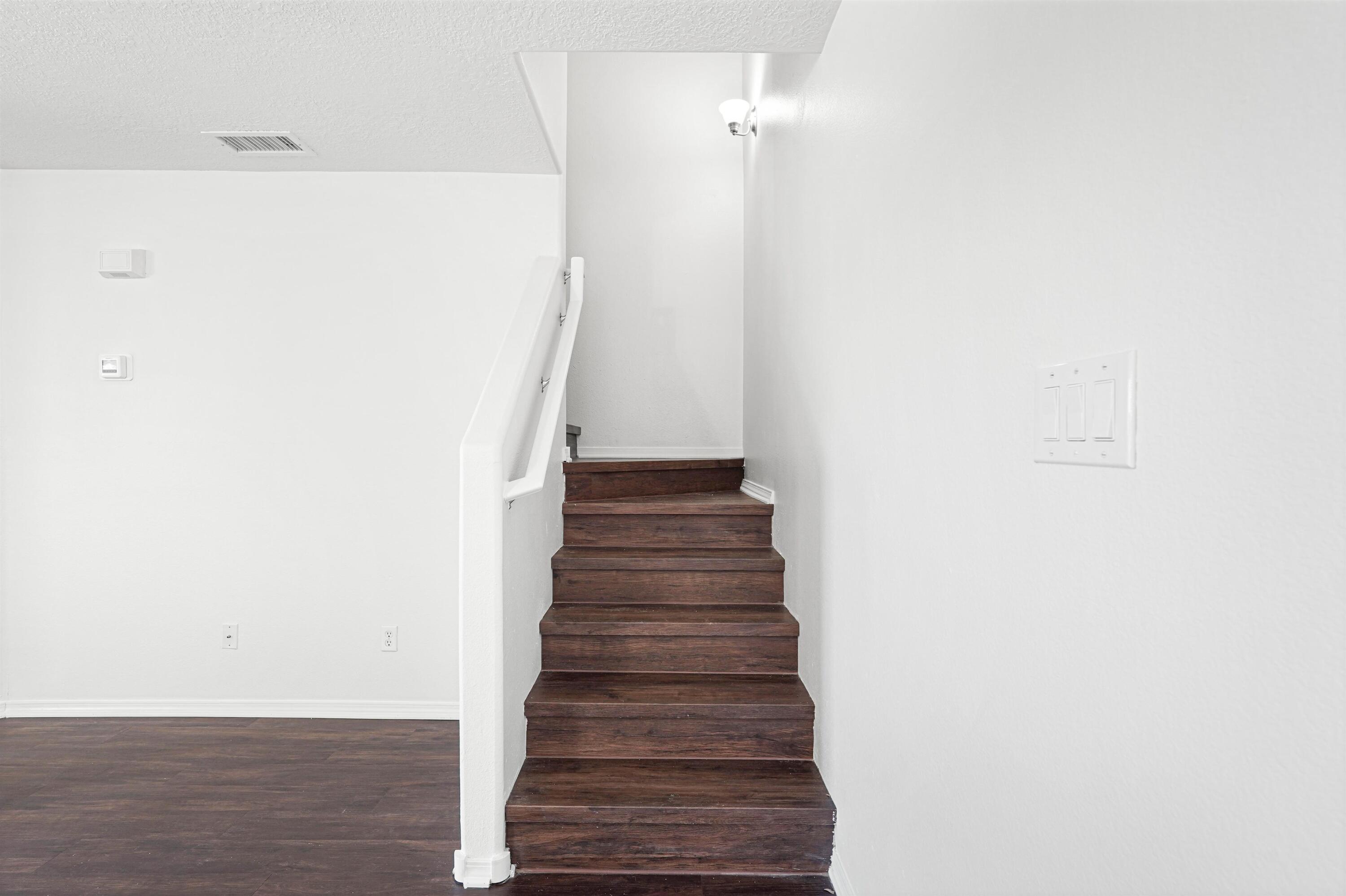 Photo 9 — 5205 Caprock Drive NE