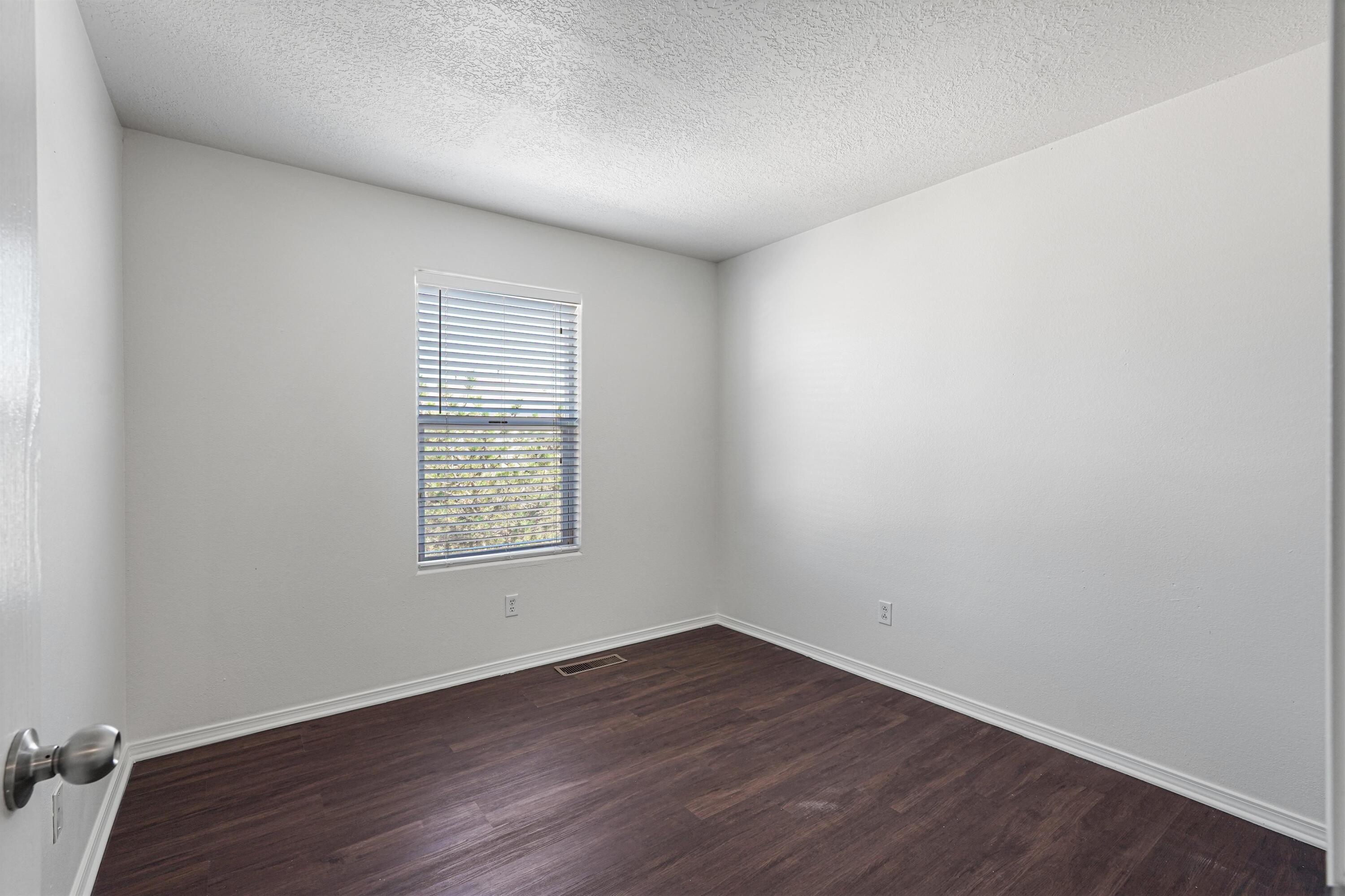 Photo 17 — 5205 Caprock Drive NE