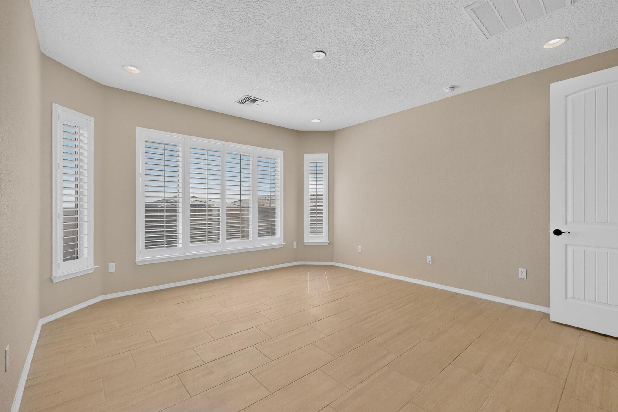 Photo 12 — 6301 Acadia Lane NE