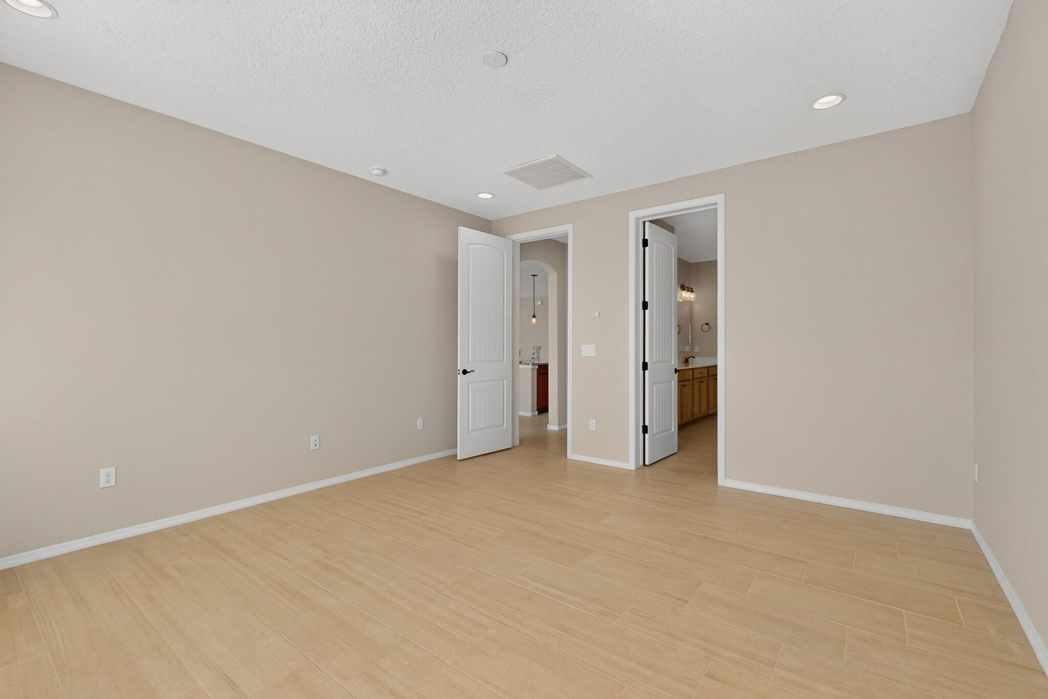 Photo 14 — 6301 Acadia Lane NE