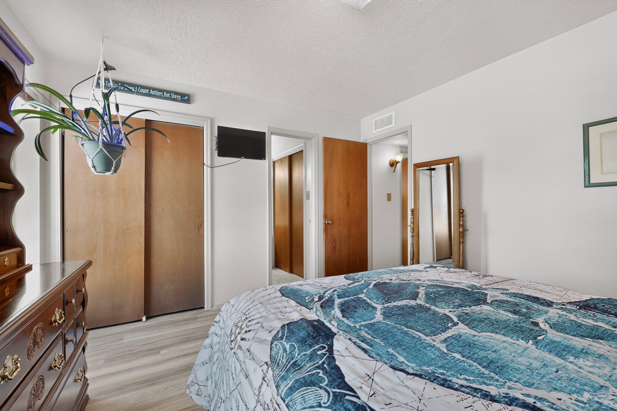 Photo 17 — 9933 Clearwater Street NW