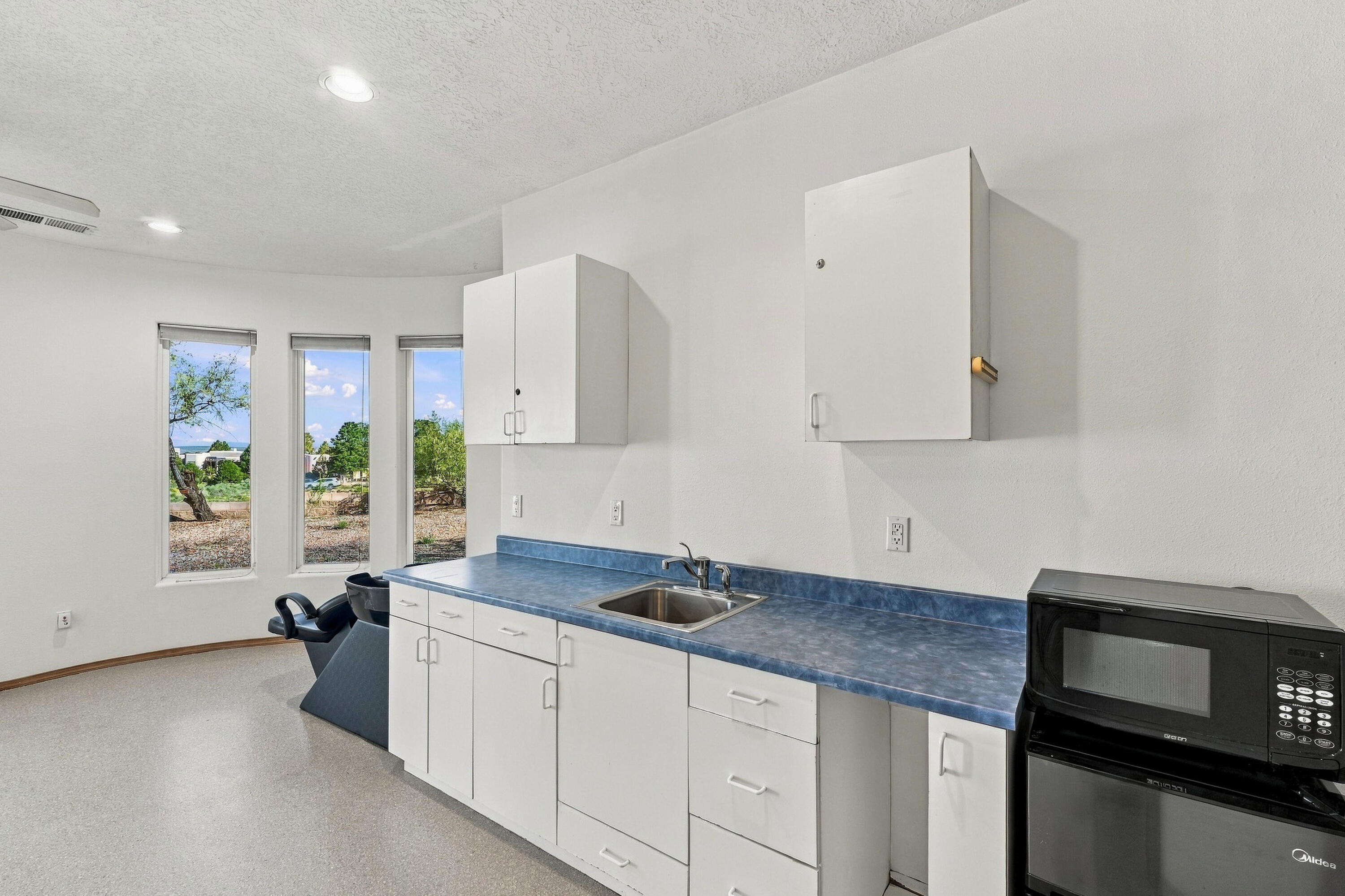 Photo 5 — 7921 San Diego Avenue NE
