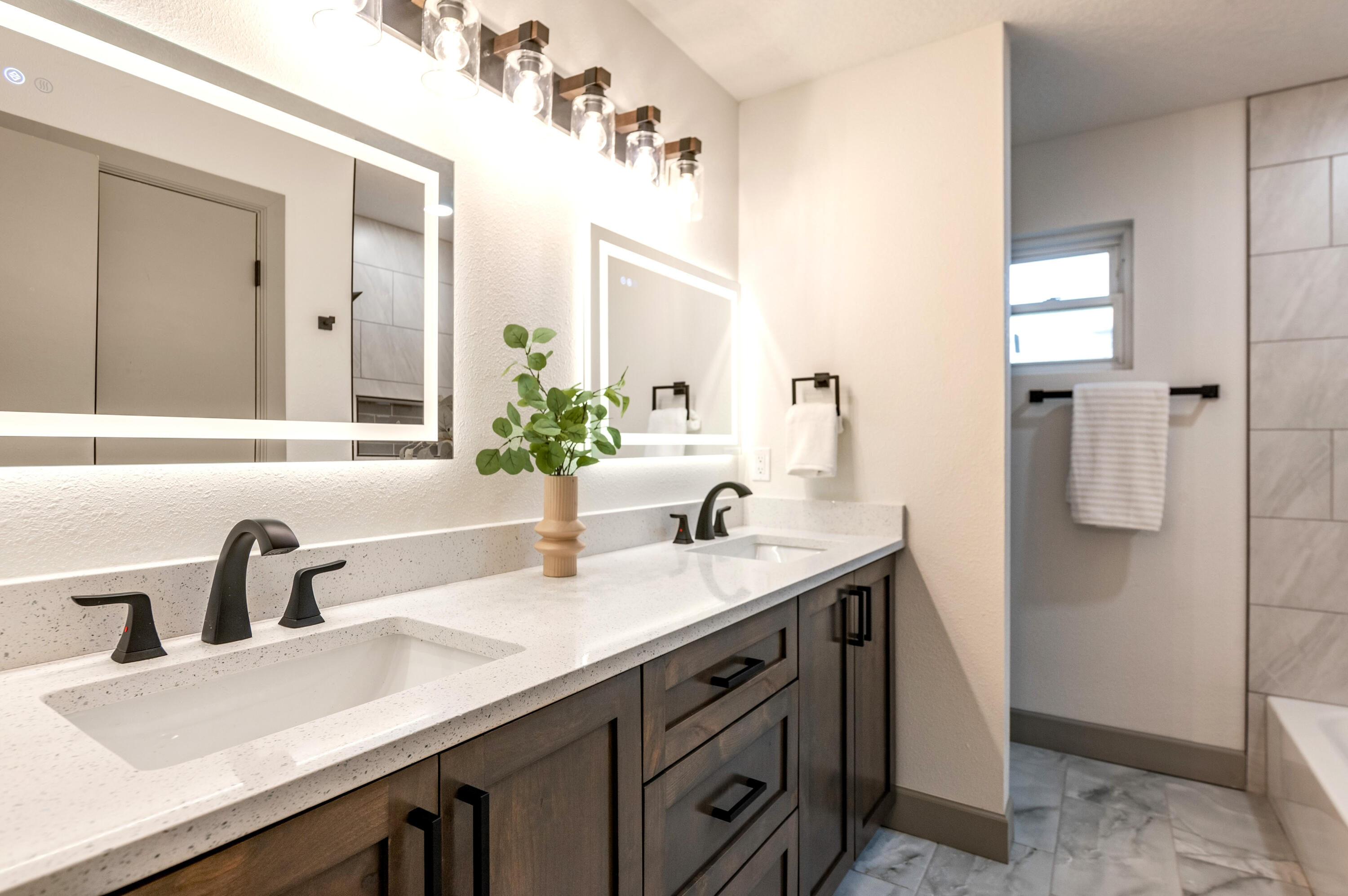 Photo 4 — 7015 Lantern Road NE