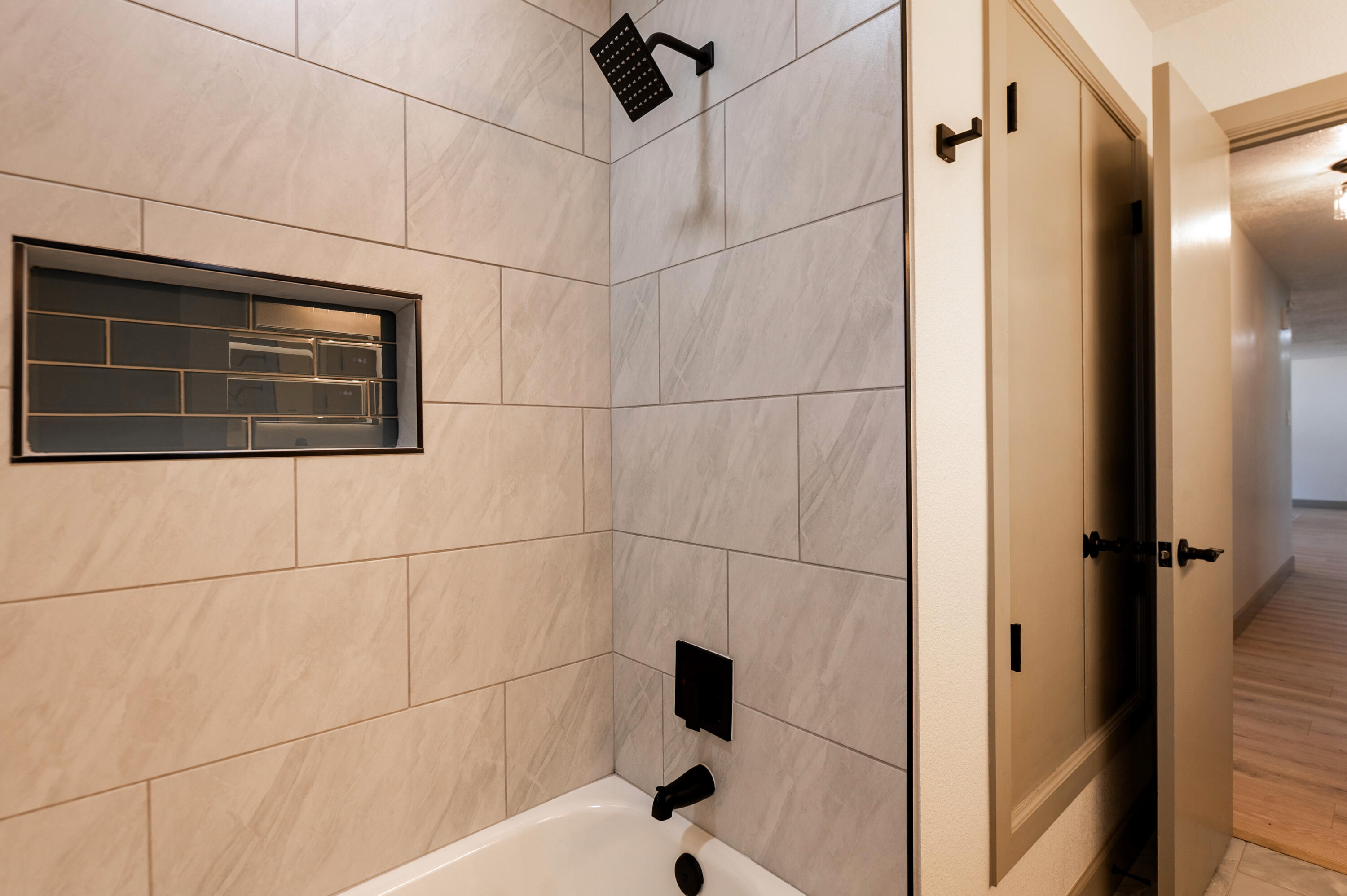 Photo 5 — 7015 Lantern Road NE