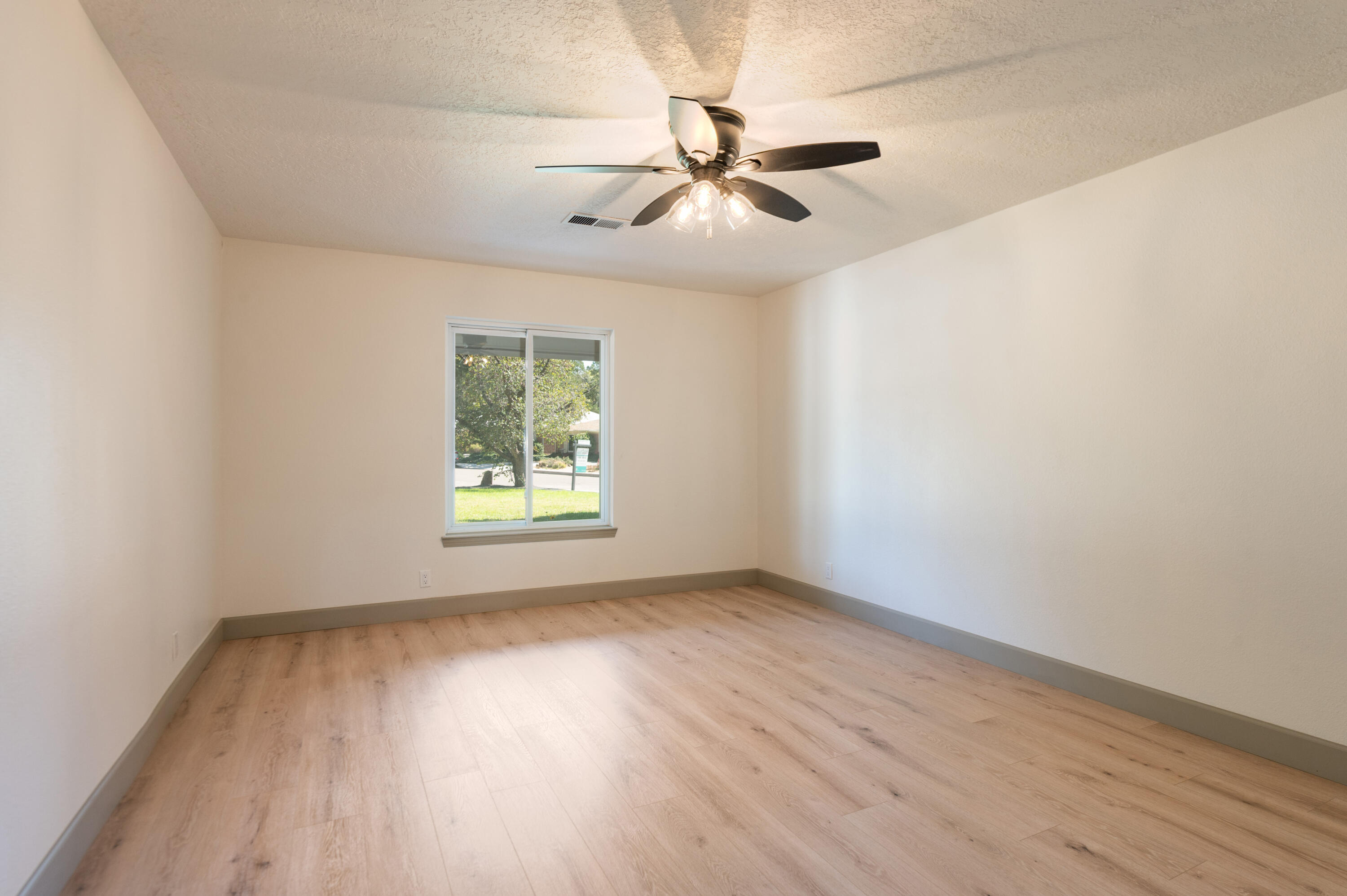 Photo 6 — 7015 Lantern Road NE