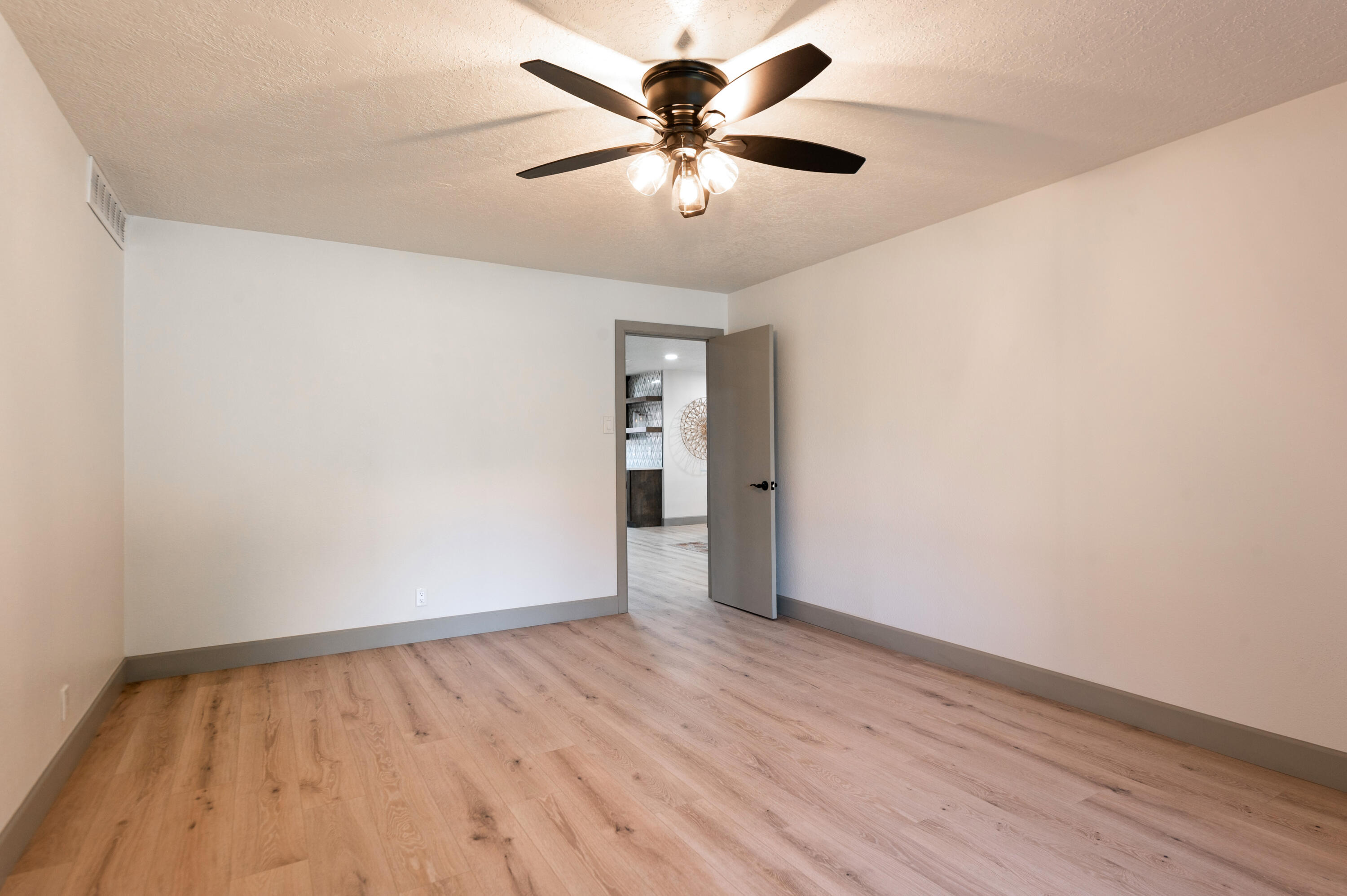 Photo 7 — 7015 Lantern Road NE