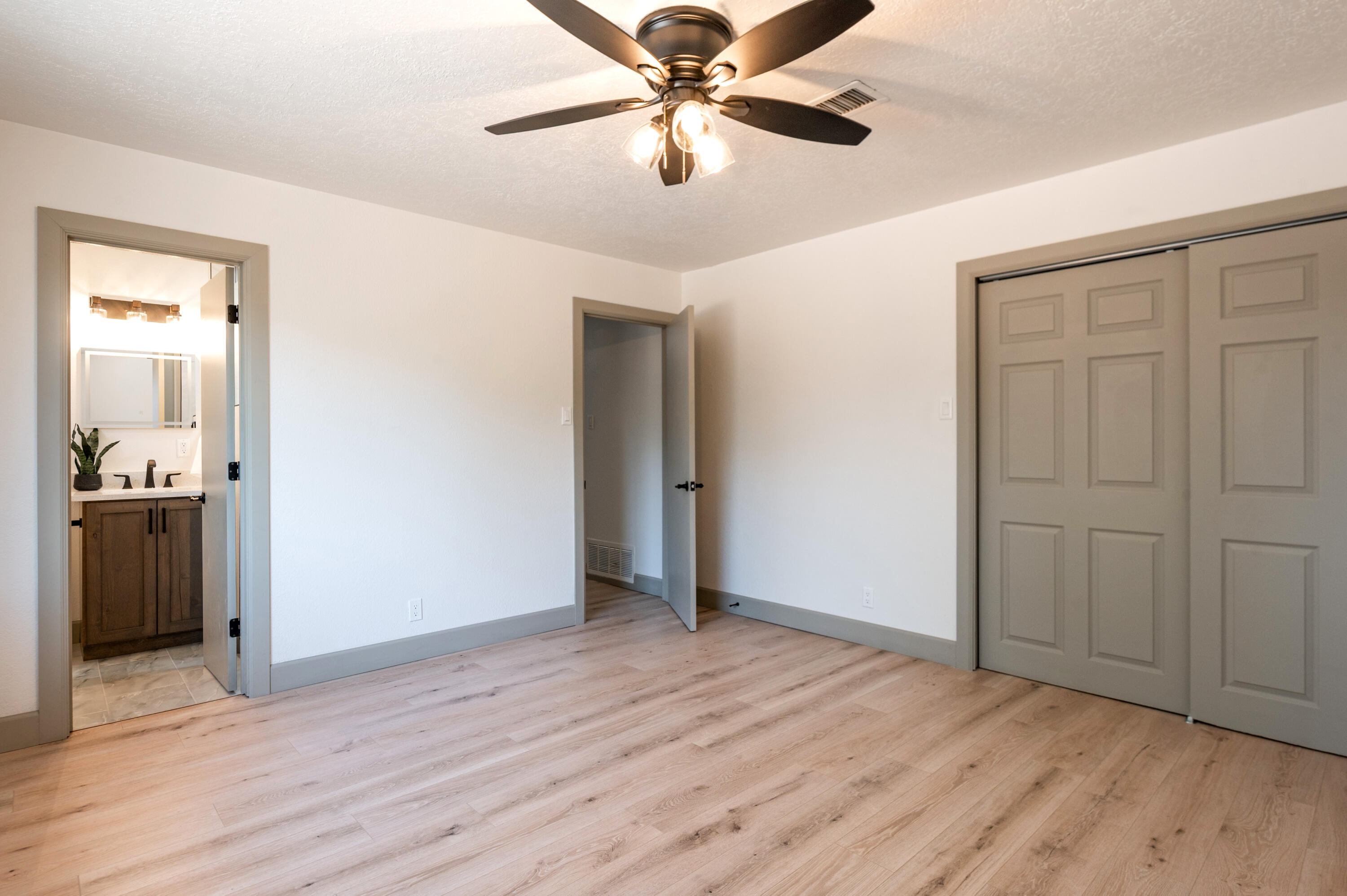 Photo 10 — 7015 Lantern Road NE