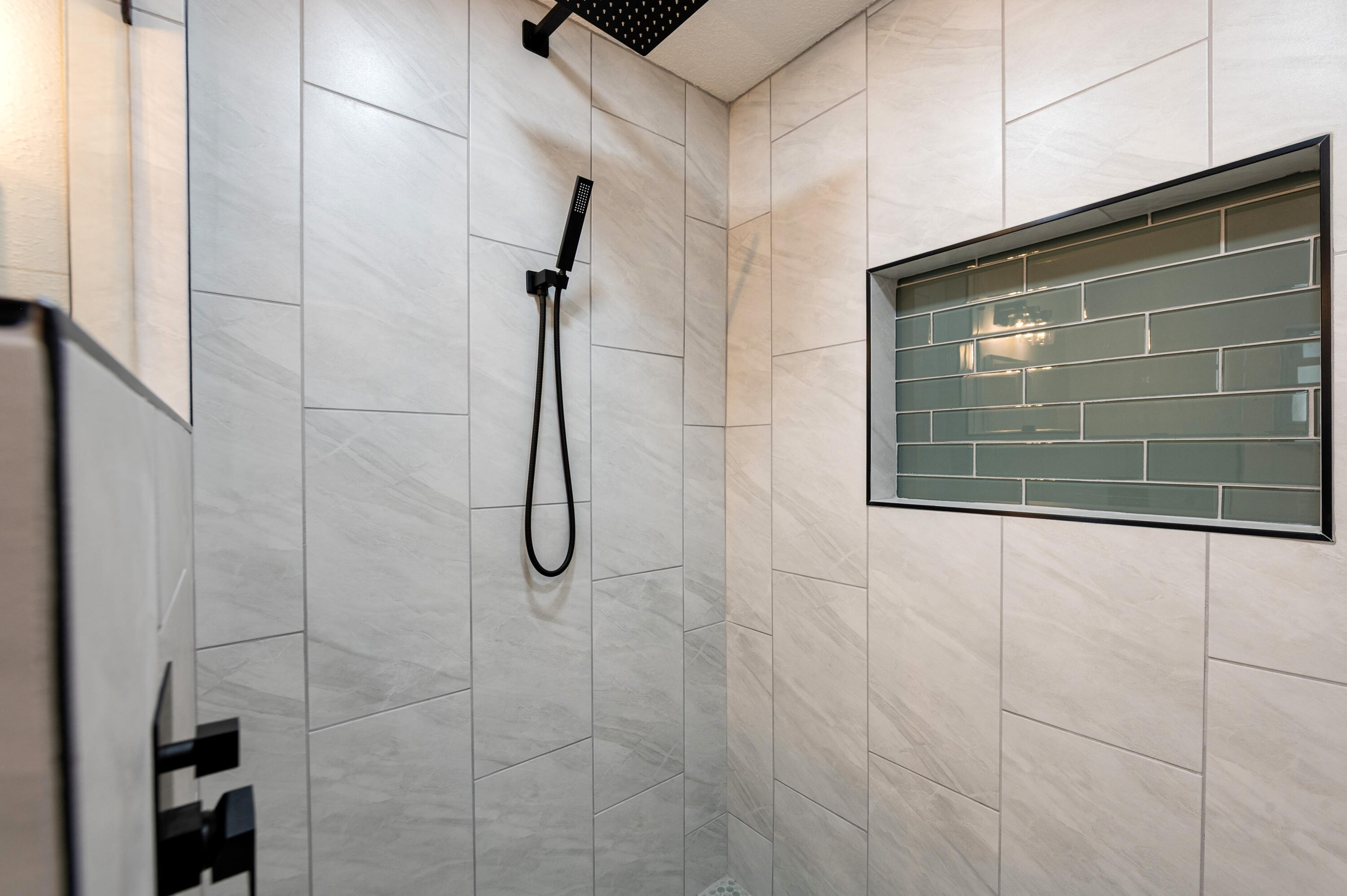 Photo 12 — 7015 Lantern Road NE
